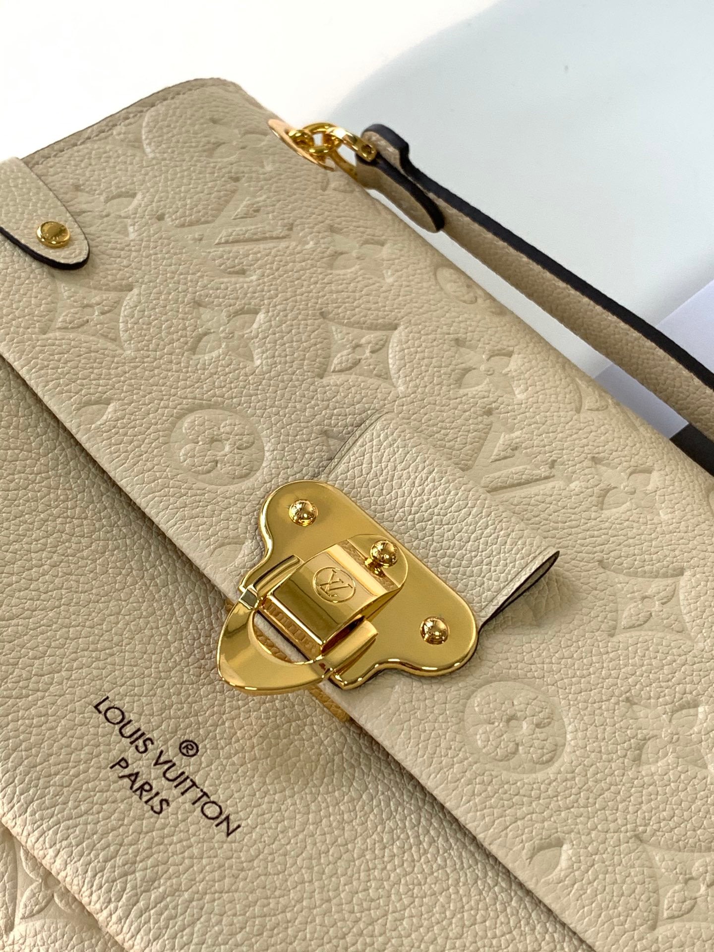 [TOP] Louis Vuitton LV  Vavin BB MM 25.0 x 17.0 x 9.5 cm - Cream White