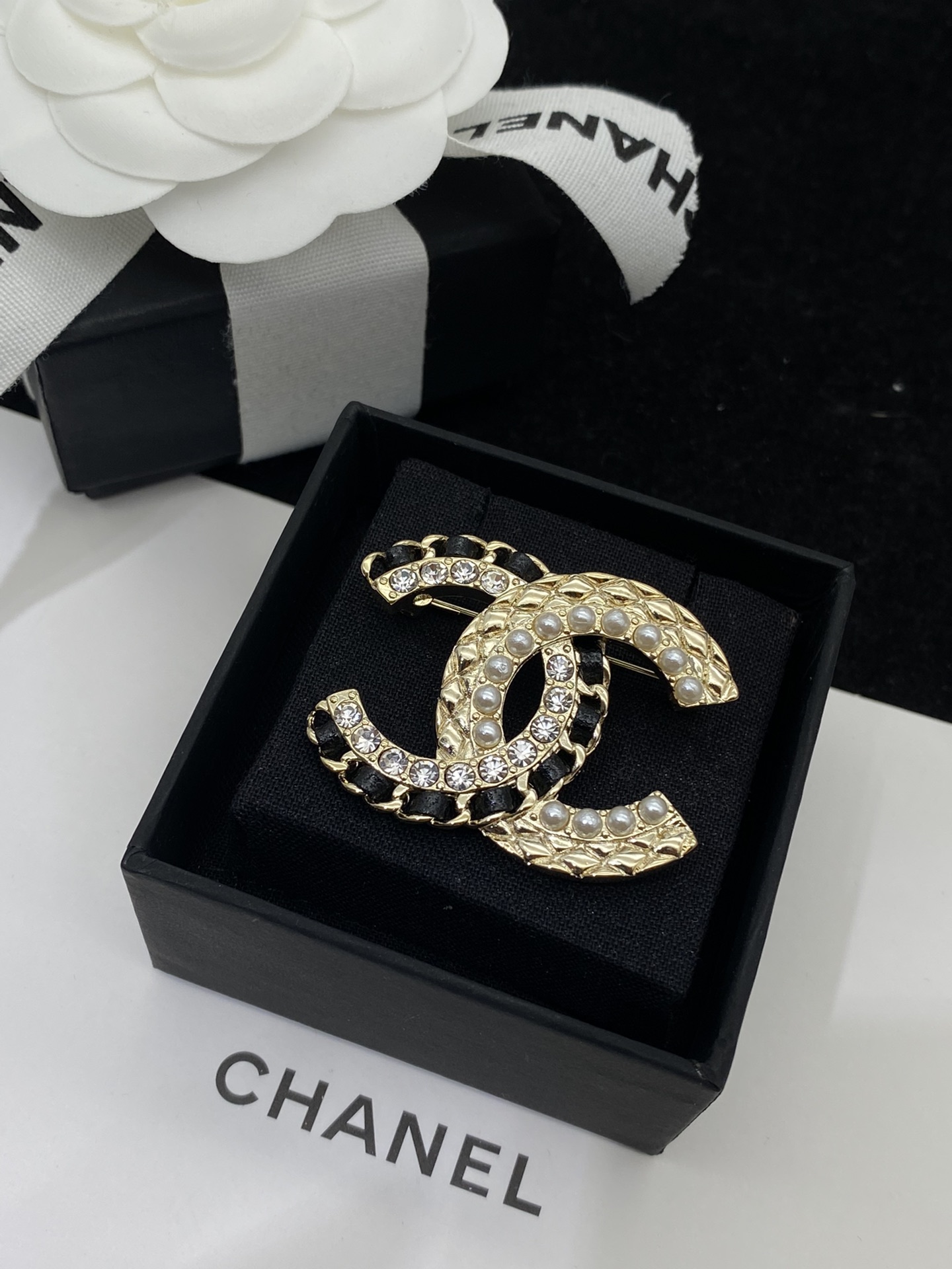 [TOP] CHANEL Brooch Collections
