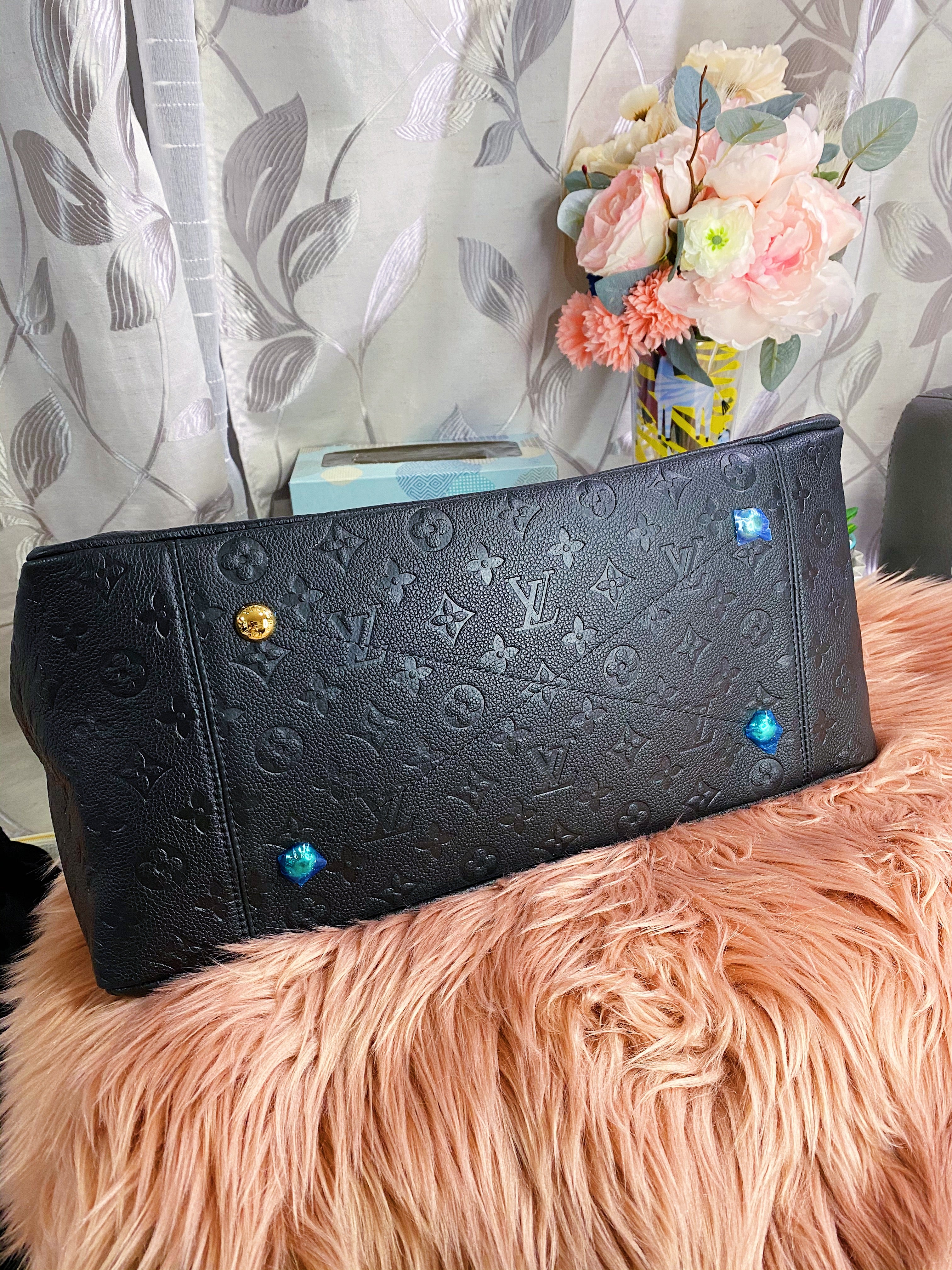 [TOP] Louis Vuitton LV £V Monogram Empreinte Noir Artsy MM 41 x 32 x 22 cm-Black