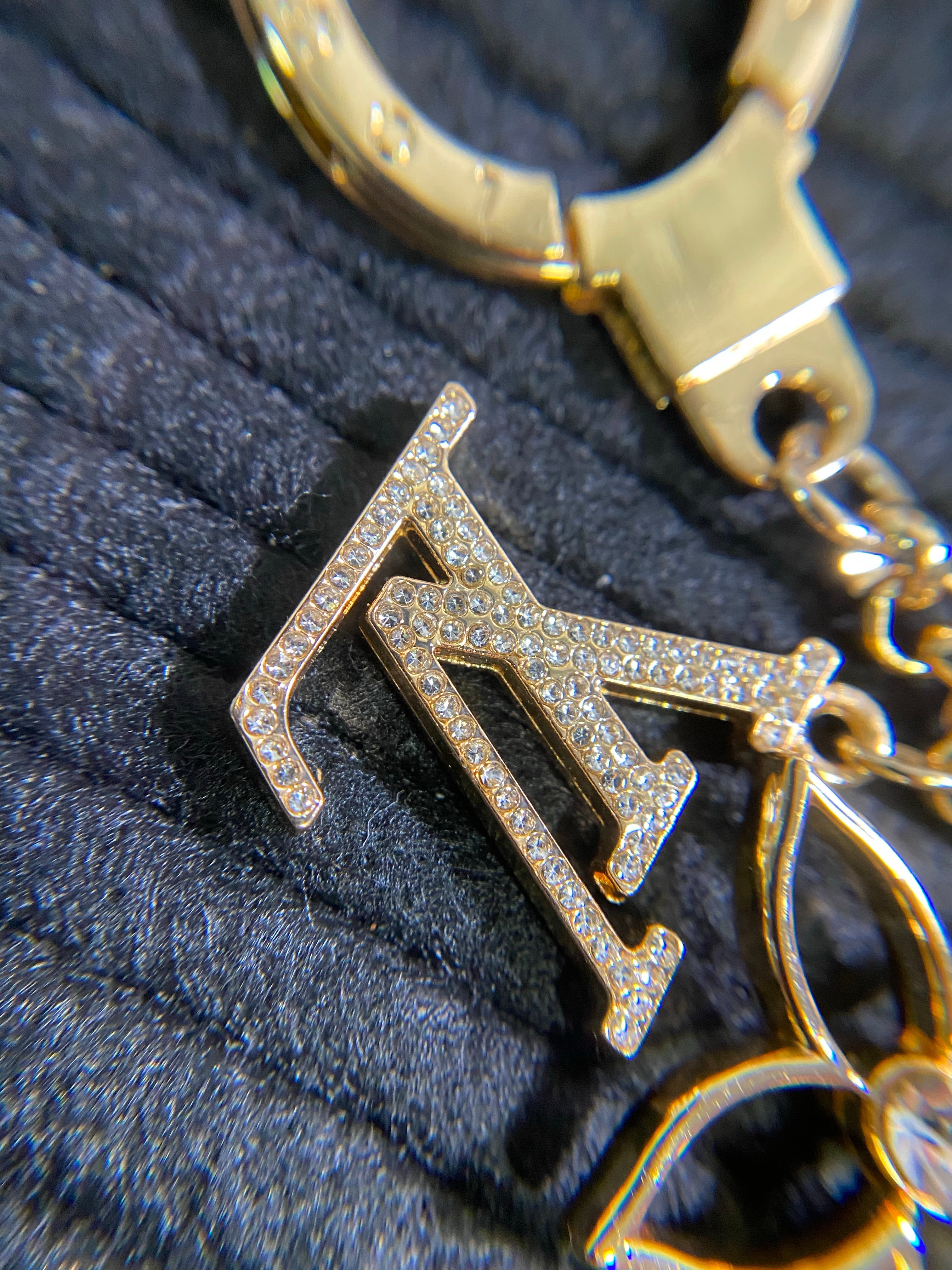 [TOP] Louis Vuitton LV Cruise Flower Finesse Chain Bag Charm