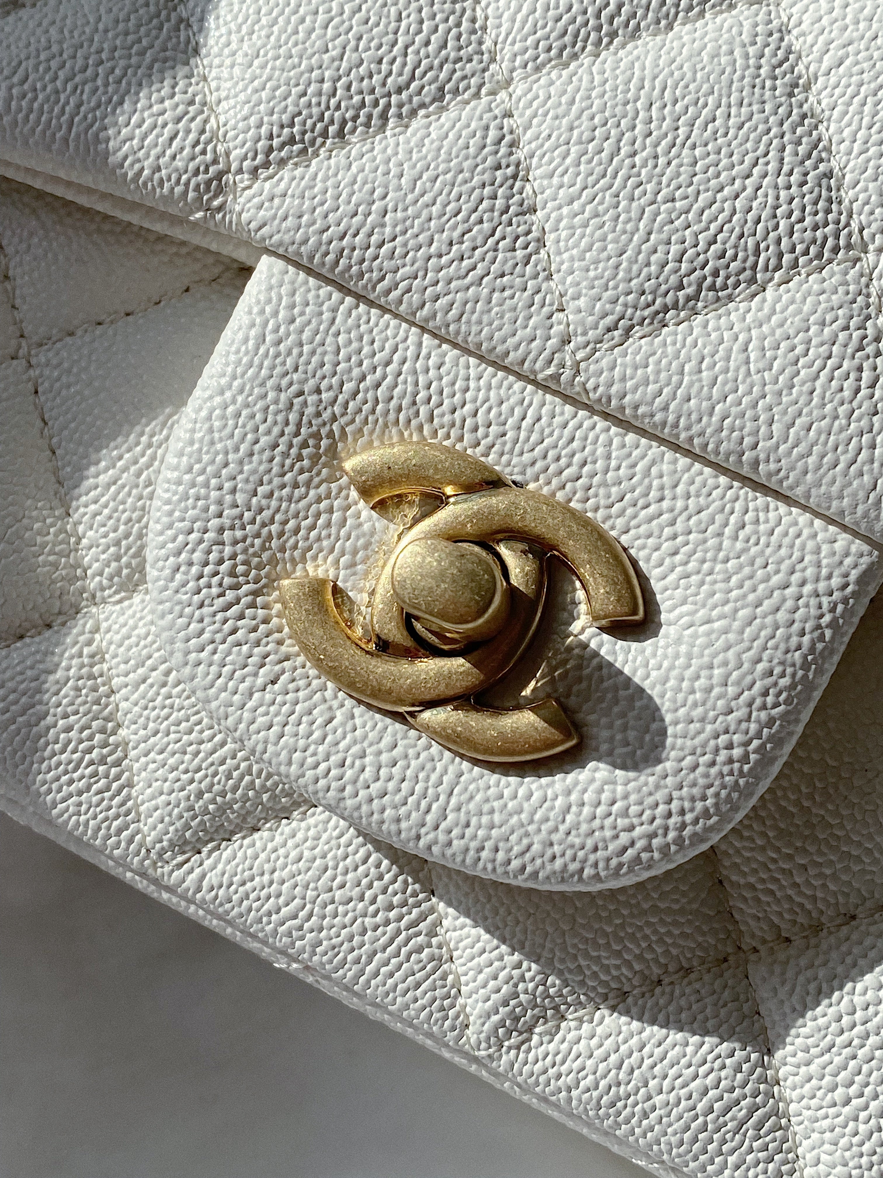 [TOP] CHANEL Classic Flap Bag with Top Handle Caviar Skin New Mini 20cm - White & GHW