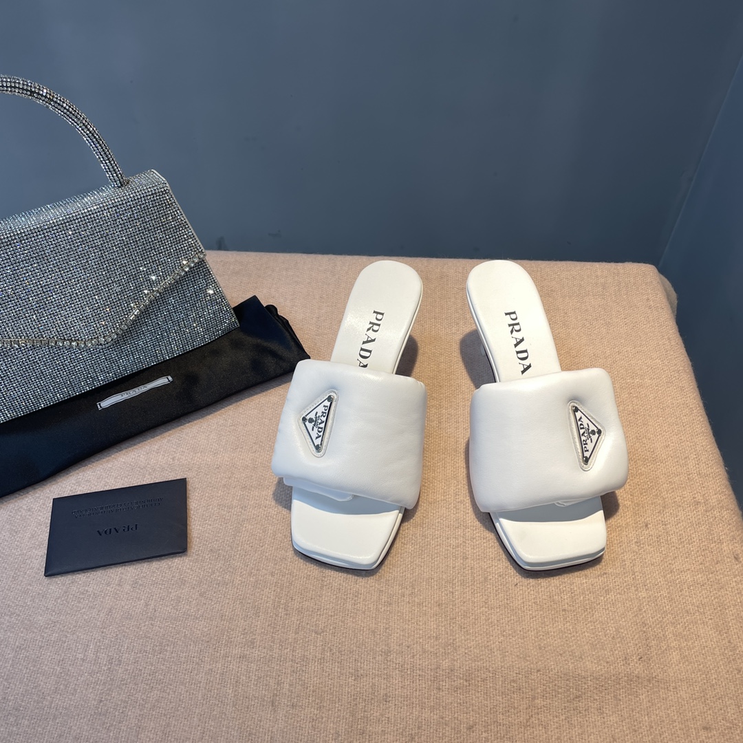 [TOP] PRADA Soft Padded Nappa Sandals - 2 Color