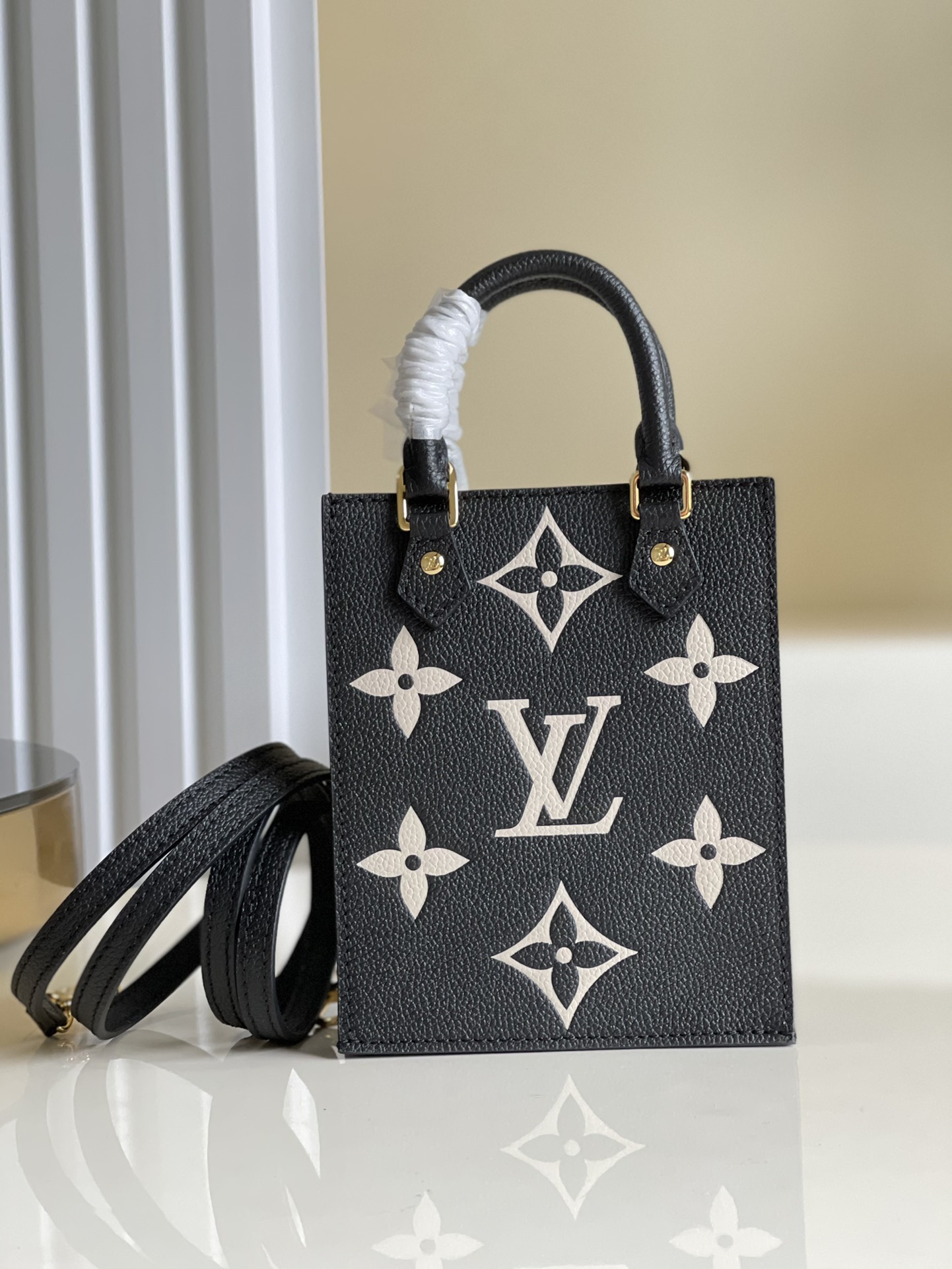 [TOP] Louis Vuitton LV Sac Plat Handbag 14 x 17 x 5cm-Black