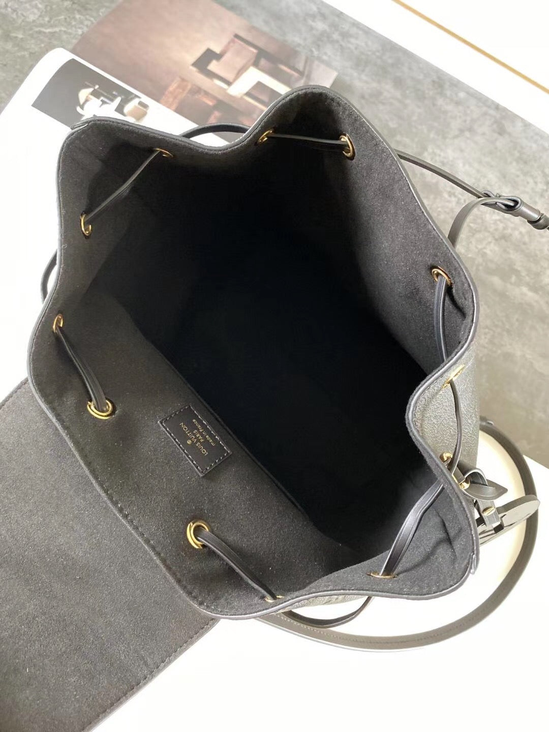 [TOP] Louis Vuitton LV  Backpack Montsouris Monogram Empreinte PM 27.5 x 33 x 14 cm - BLACK