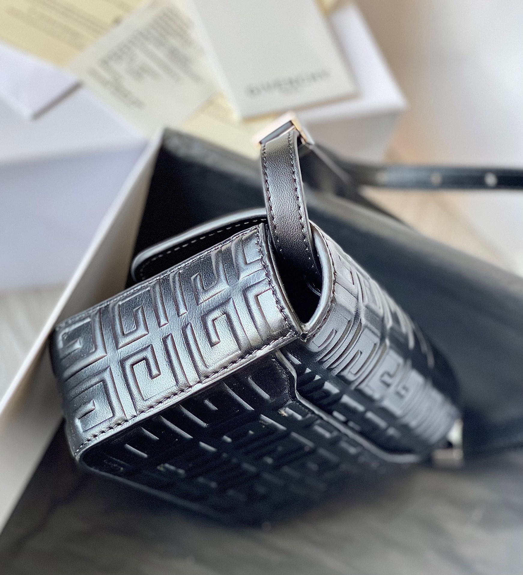 [Top] GIVENCHY 4G Patent Leather Shoulder Bag 16*12*6/21*15*6 - Black