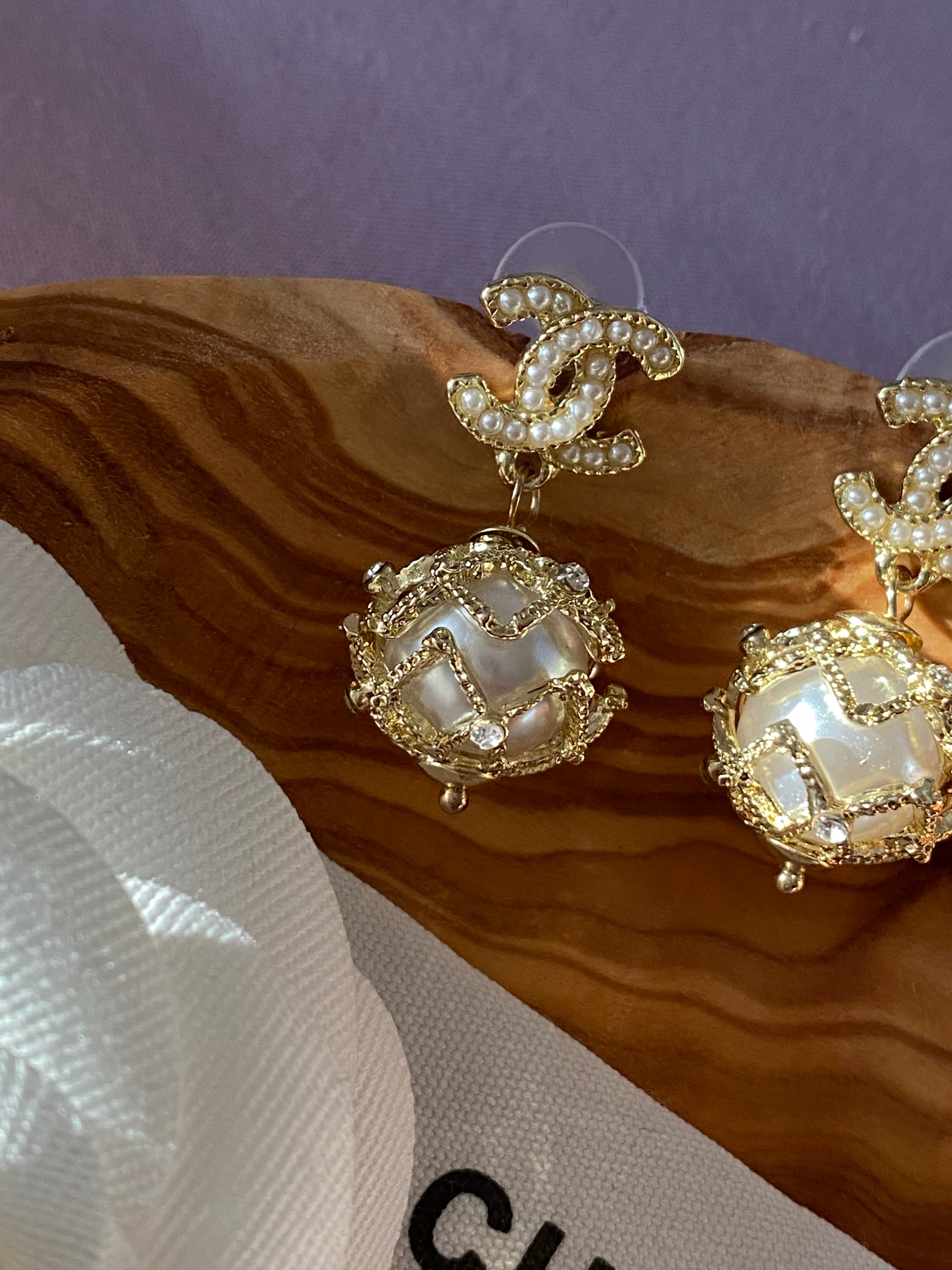 [TOP] CHANEL Dangle Pearl Earrings