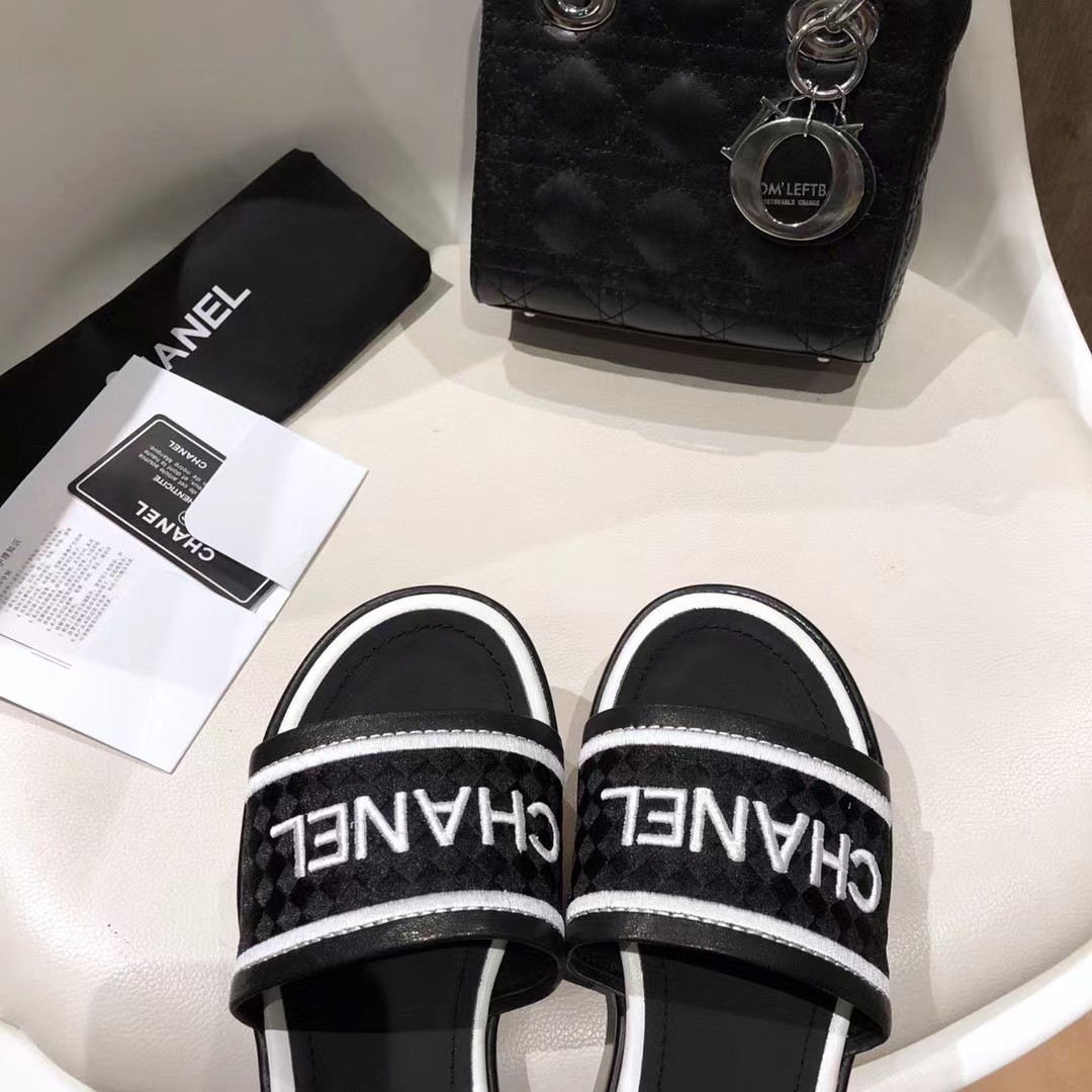 [TOP] CHANEL Logo Sliders - Black