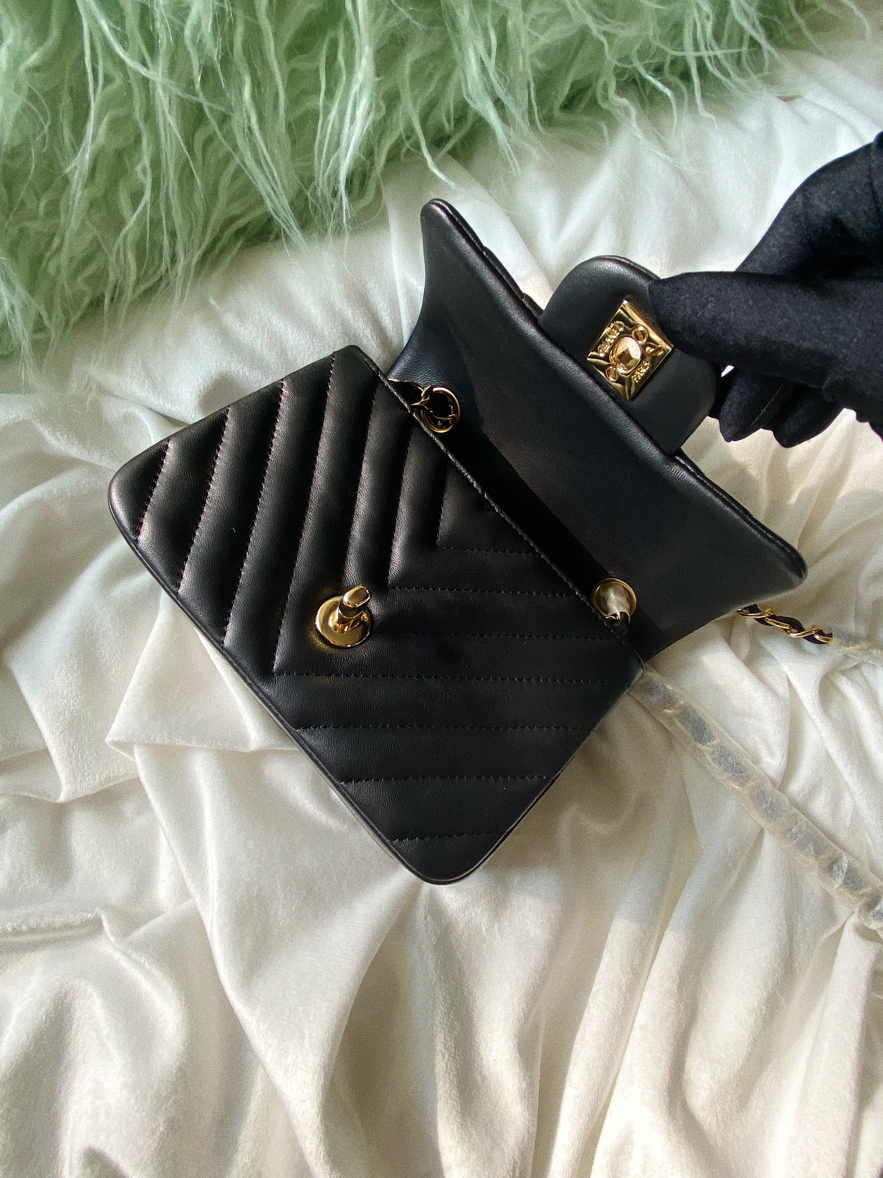 [TOP] CHANEL Classic Flap Bag Chevron Mini 20cm - Black