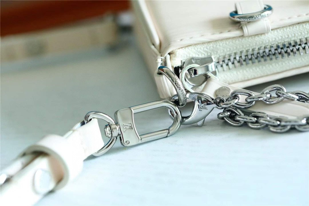 [TOP] Louis Vuitton LV L*V Epi Easy Pouch on Strap 19 x  10.5 x  3cm- White