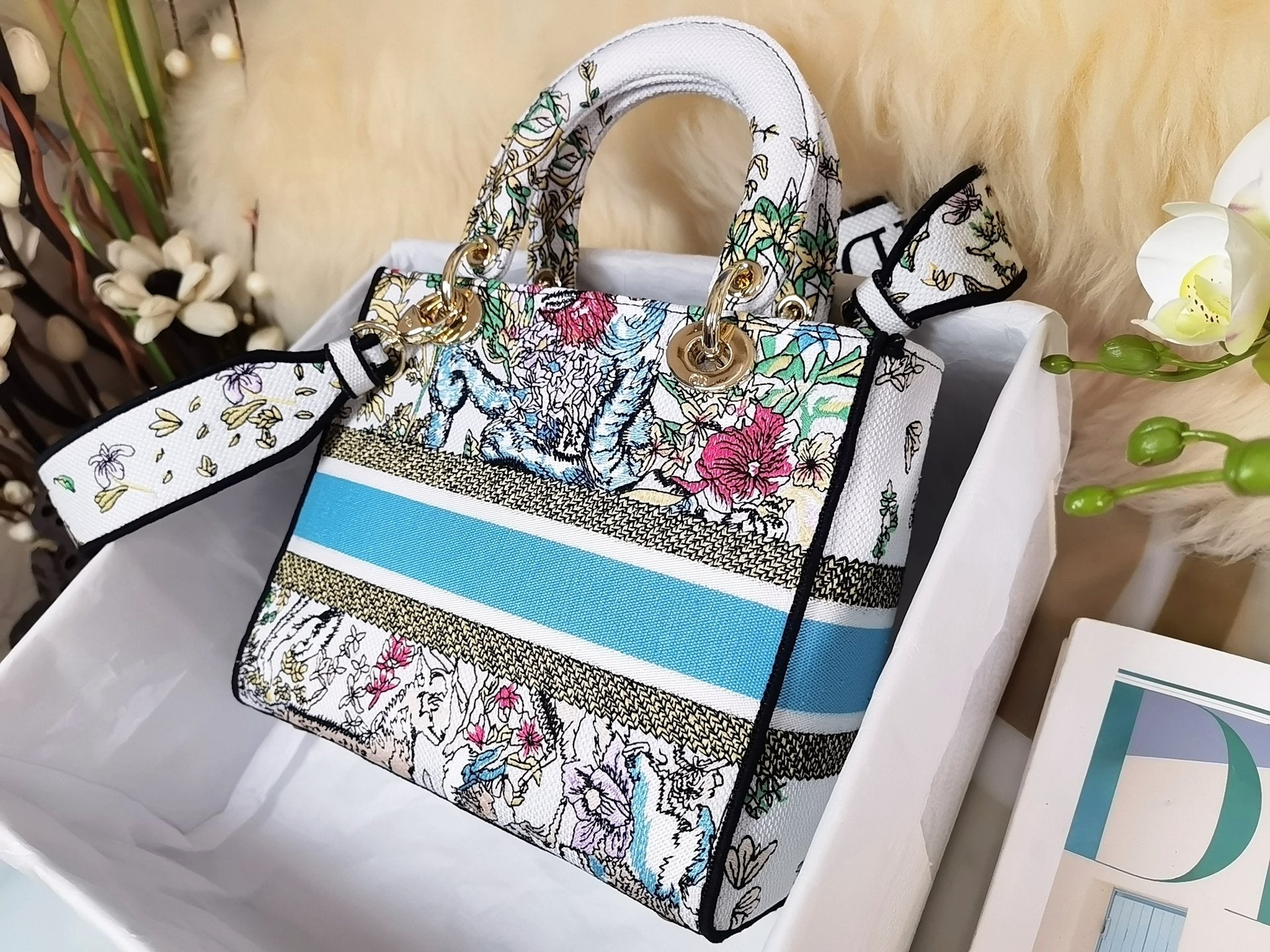 [TOP] Christian Dior Lady Christian Dior Bag D-Lite Embroidery Constellation Medium - White