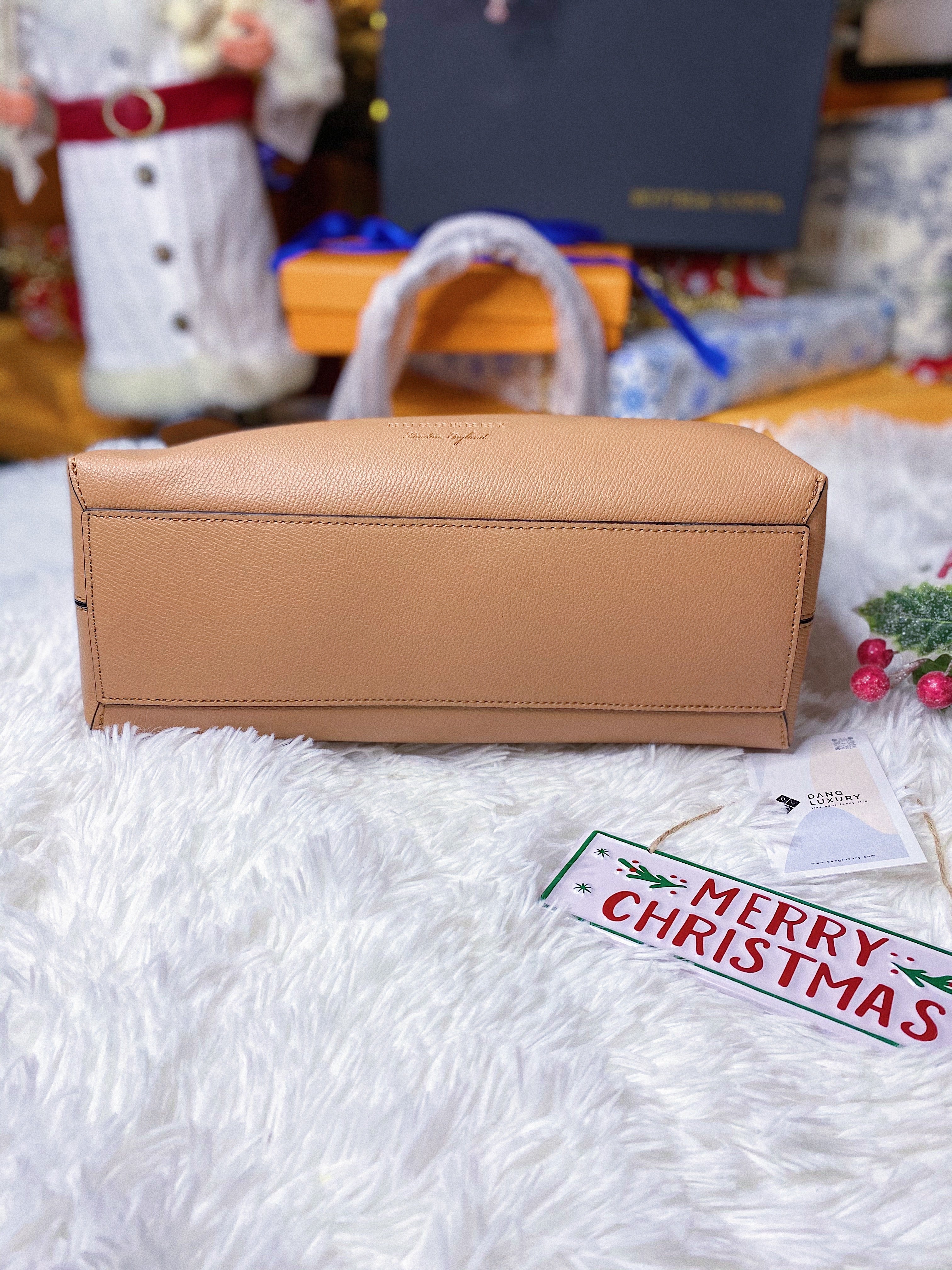 [TOP] BURBERRY Reversible Tote - Nude