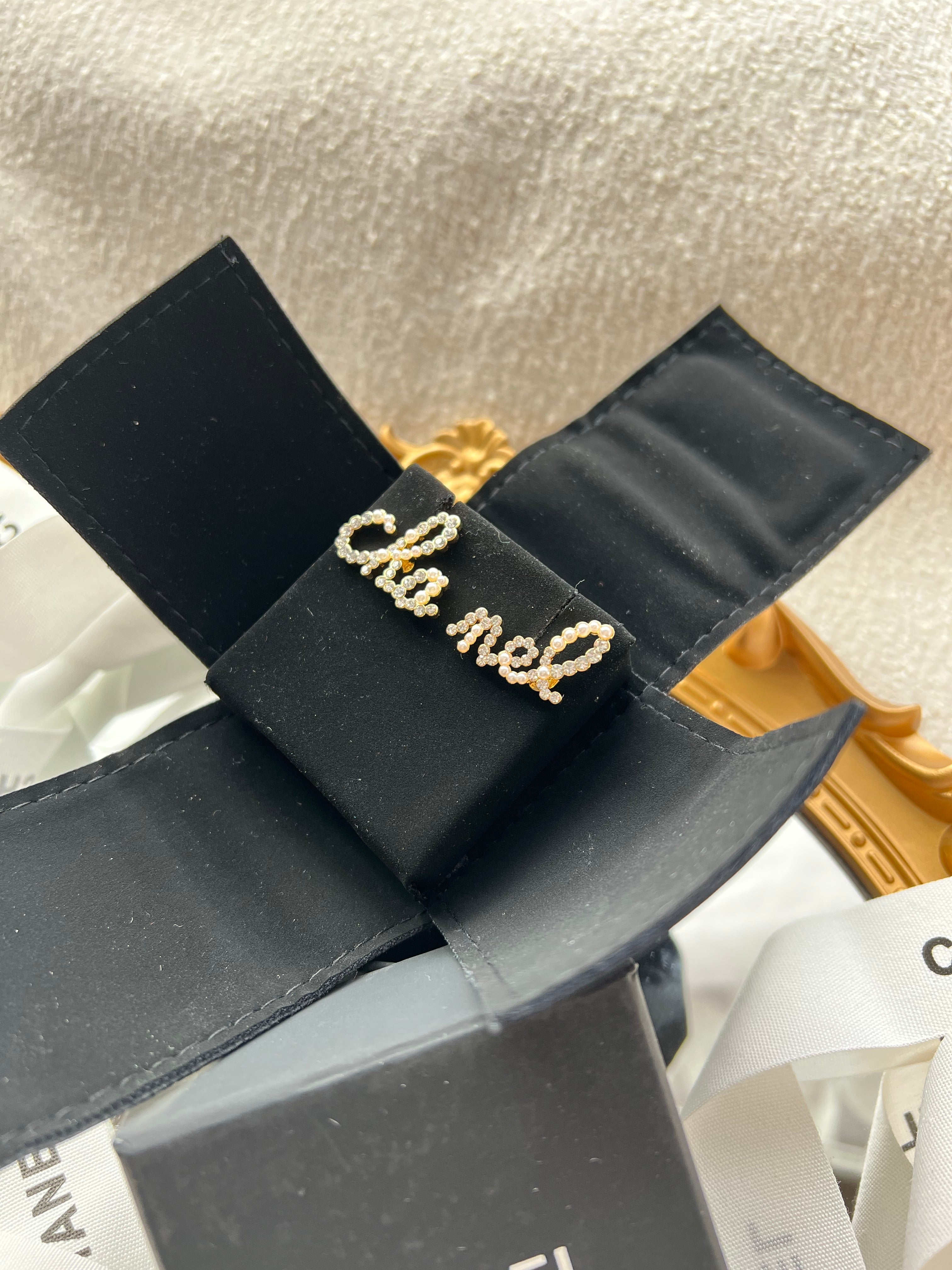 [TOP] CHANEL Letters Earrings Stud