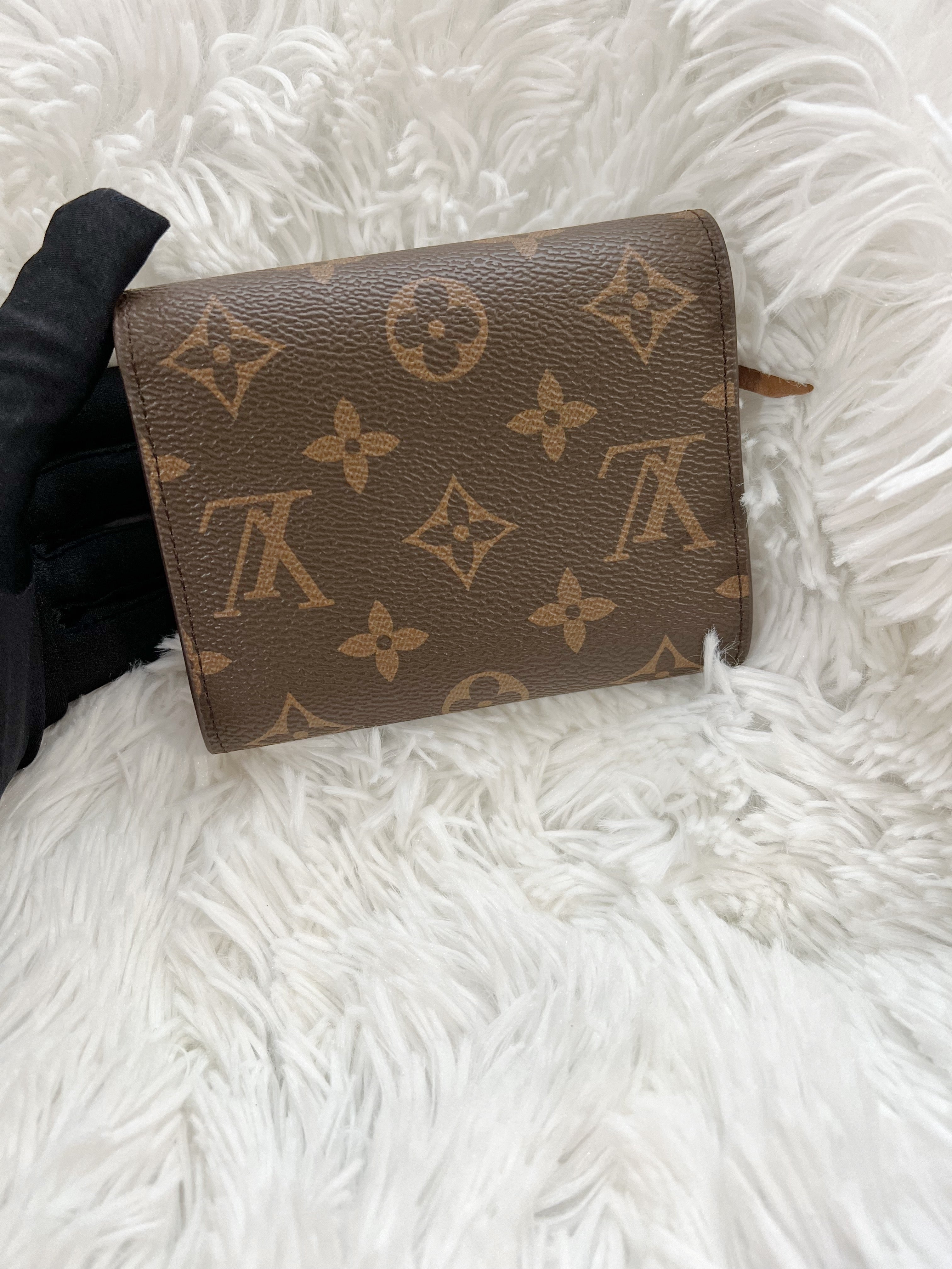 [TOP] Louis Vuitton LV LV Monogram Victorine Wallet - Brown