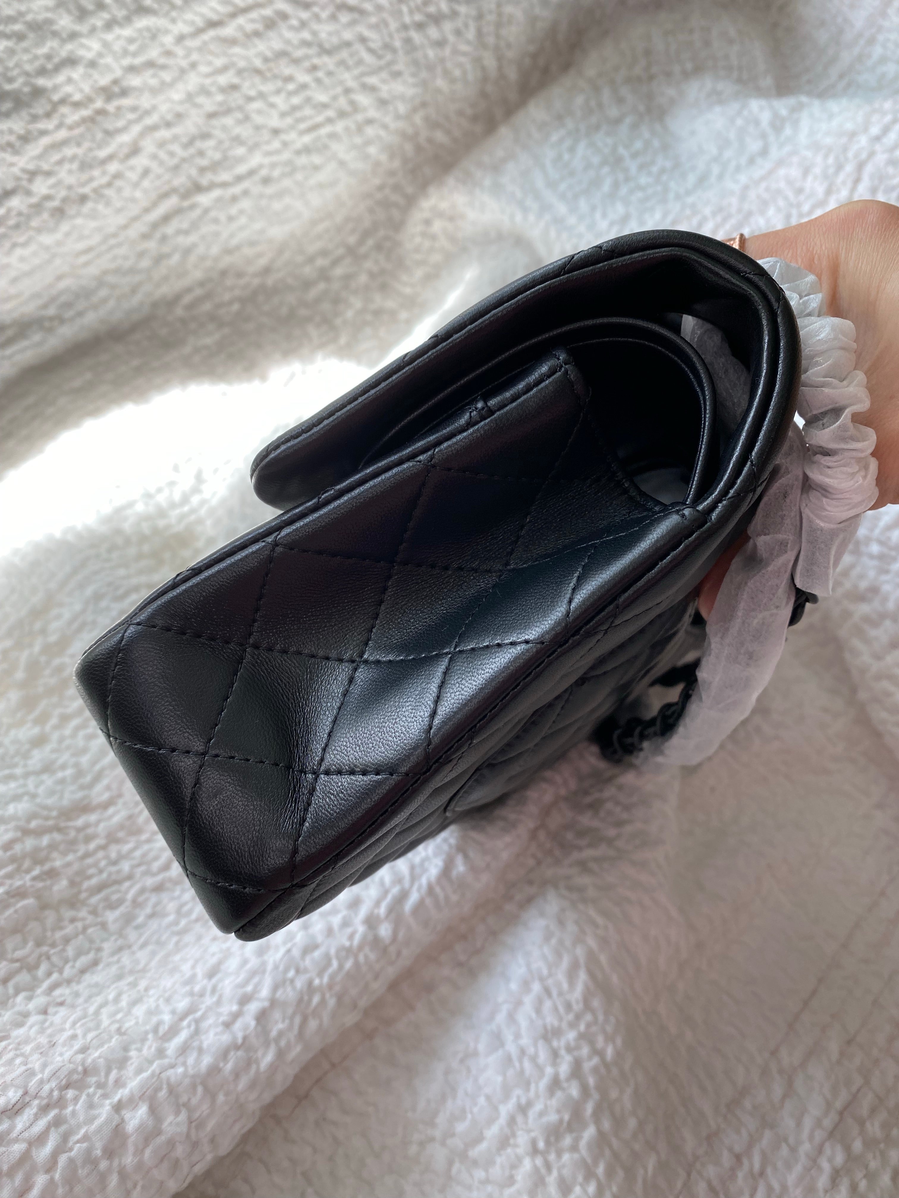 [TOP] CHANEL Classic Flap Bag Lambskin Medium 25.5cm –  All Black