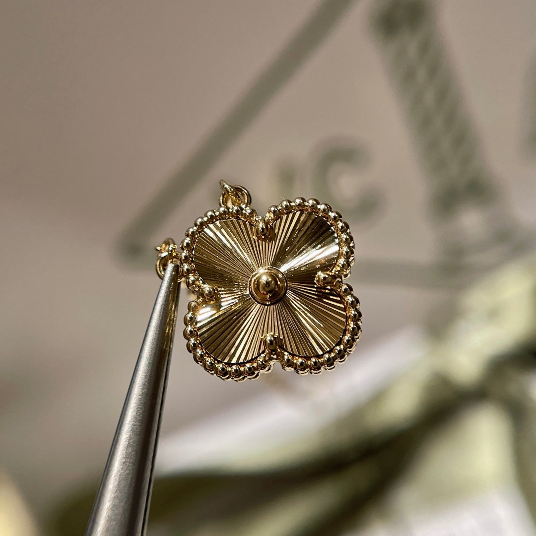 [TOP] Van Cleef & Arpels VCA Single Motif Albraham Necklace - Gold