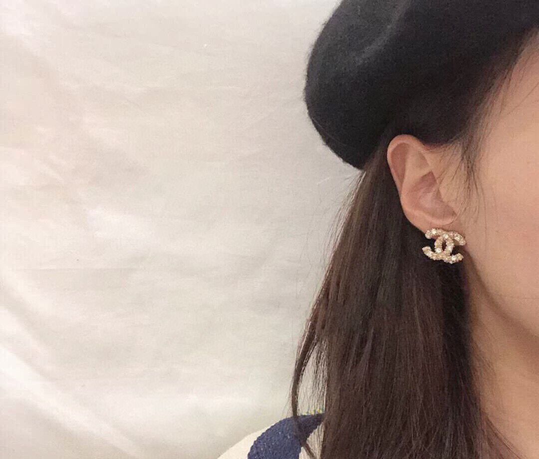 [TOP] Chanel Pearly Diamonds Stud Earrings