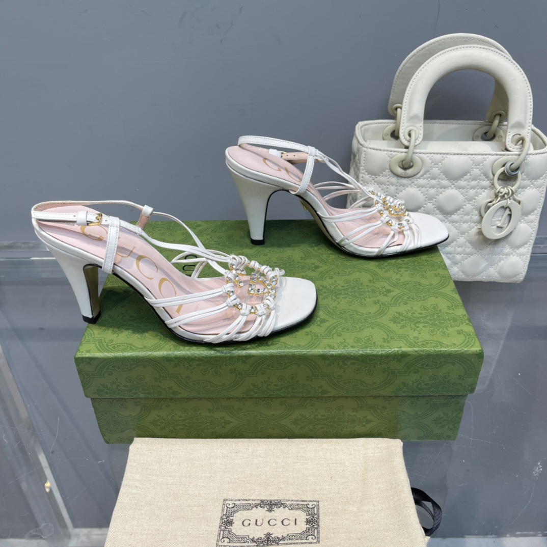 [TOP] GUCCI Lsa Diamond Sandals  - White