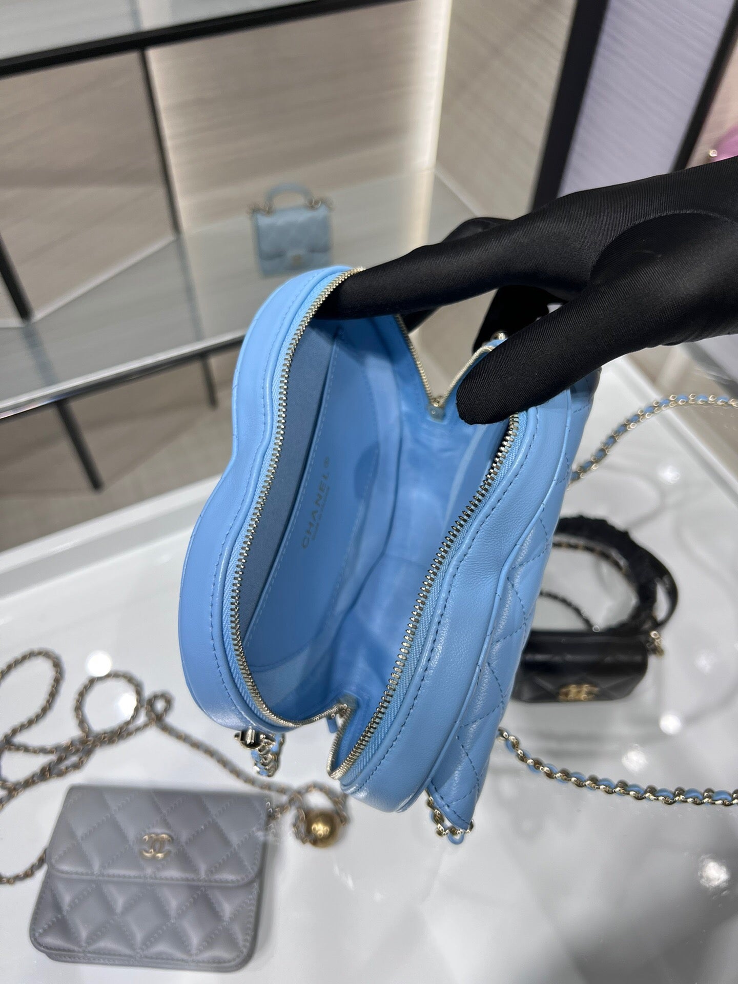 [TOP] CHANEL Heart Bag Large 16.5x18x6.5cm - Blue & GHW
