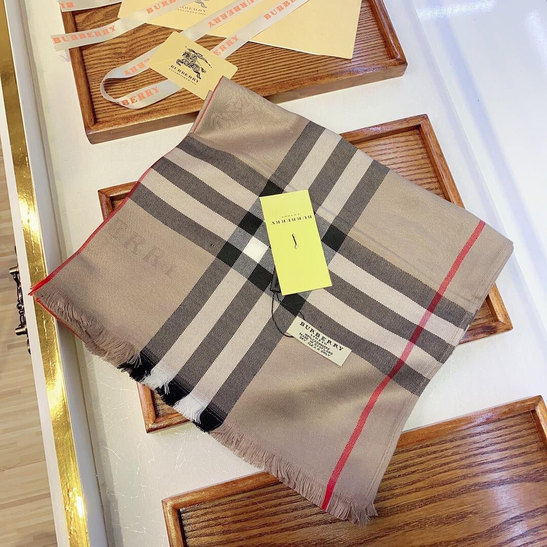 [TOP] BURBERRY Wool and Silk Scarf - 711 Luxury