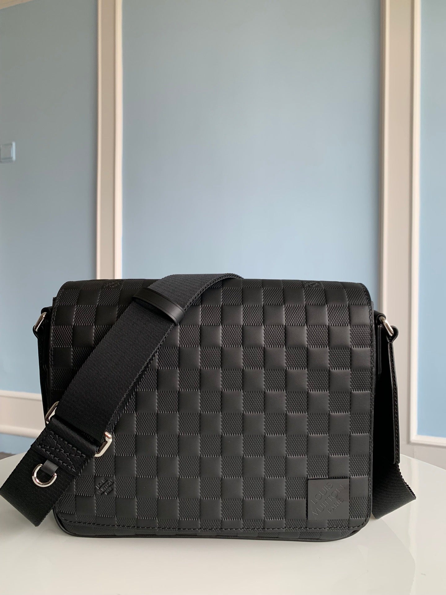 [TOP] Louis Vuitton LV District Damier Infini PM 33x28x8CM- Black