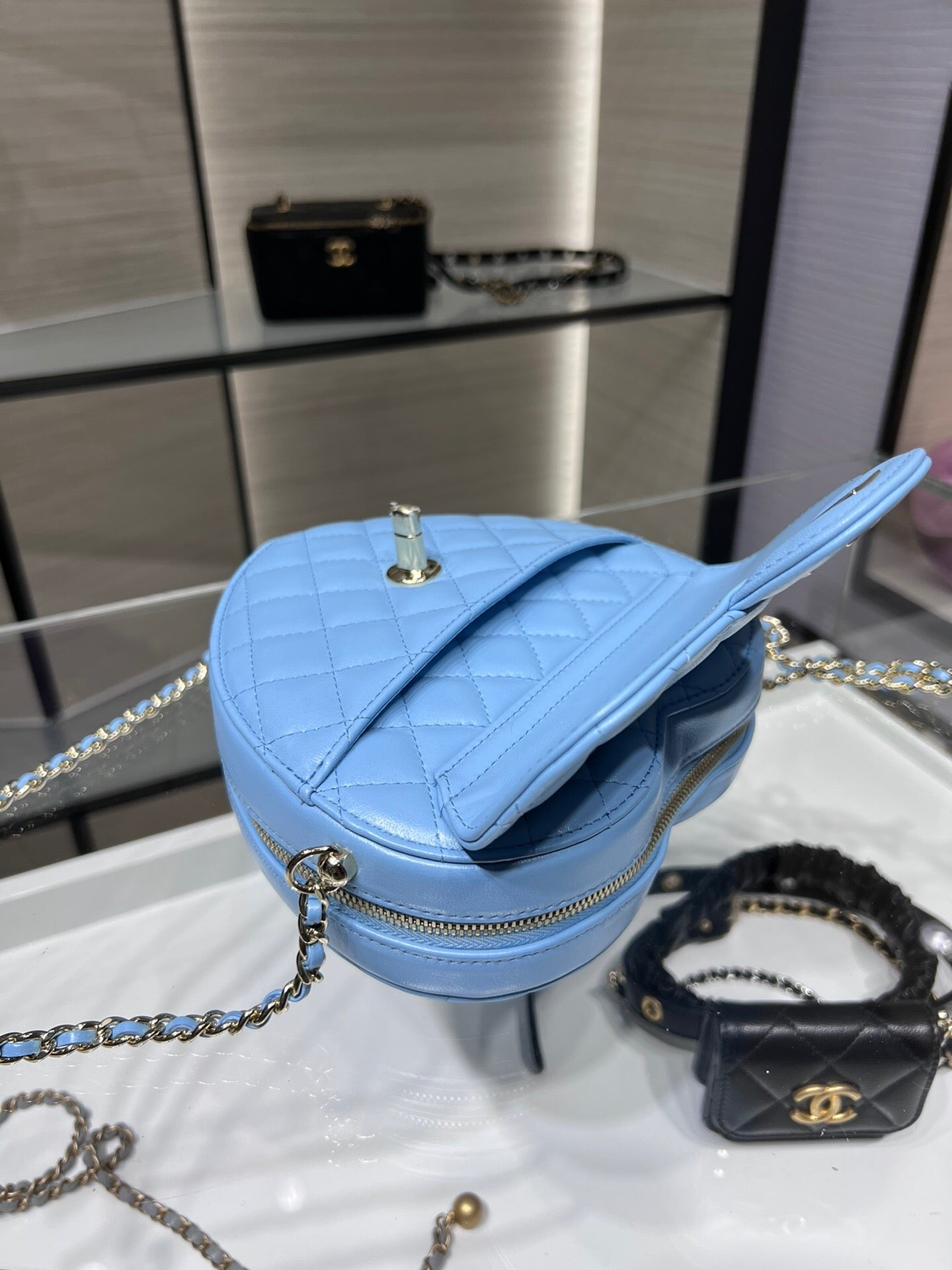 [TOP] CHANEL Heart Bag Large 16.5x18x6.5cm - Blue & GHW