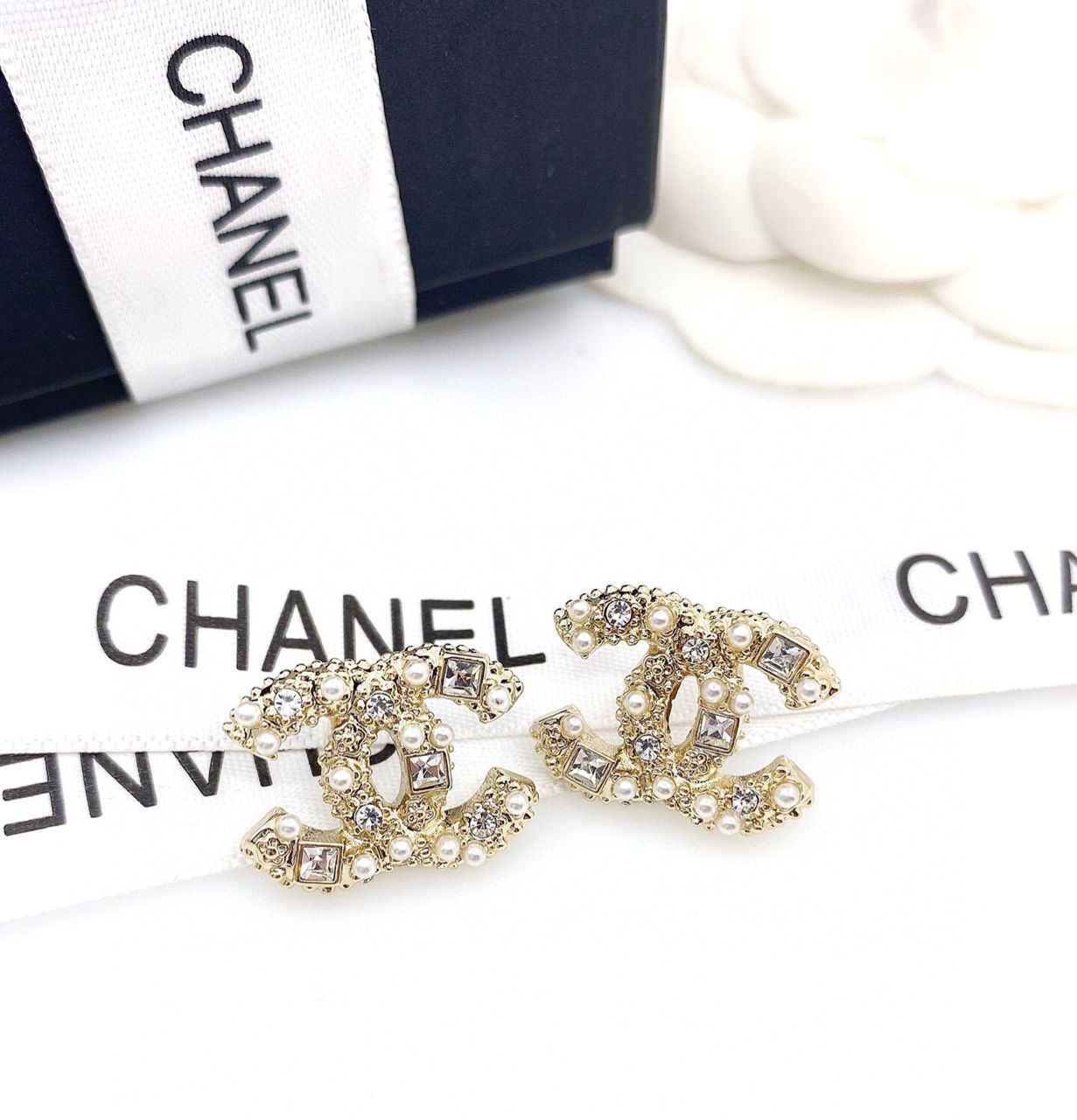 [TOP] Chanel Pearly Diamonds Stud Earrings