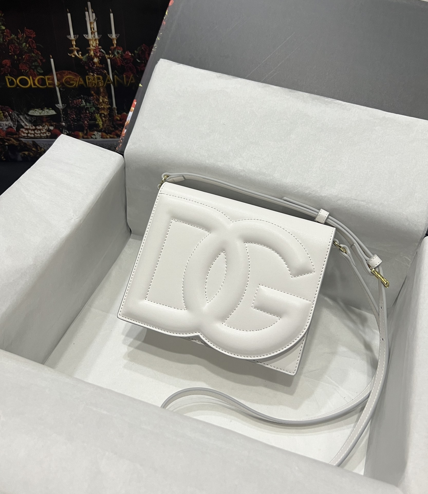 [TOP] Dolce & Gabbana D&G Calfskin DG Logo Bag 16*20*5.5 - White