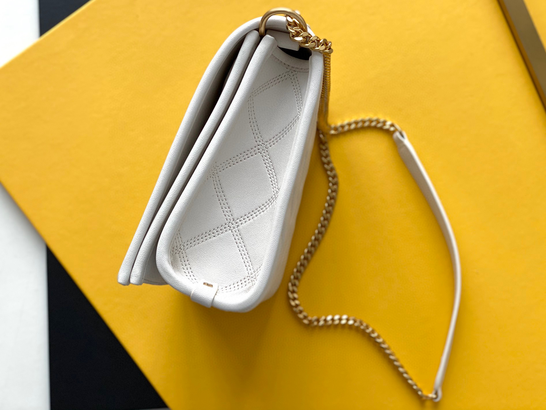 [TOP] Yves Saint Laurent YSL Becky Bag Lambskin 25CM - Black/White