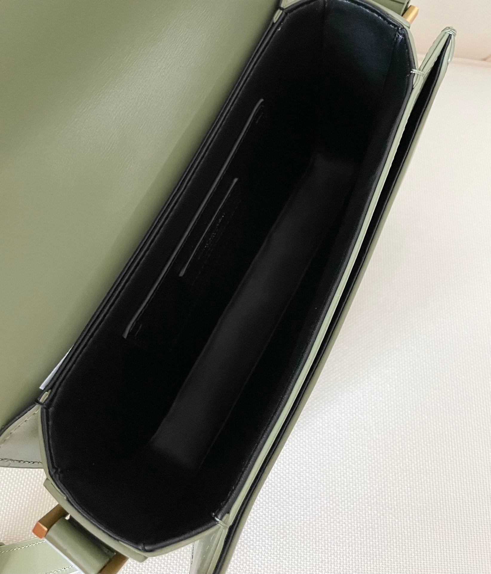 [TOP] Yves Saint Laurent YSL Solferino Medium Shoulder Bag - Pistache Green