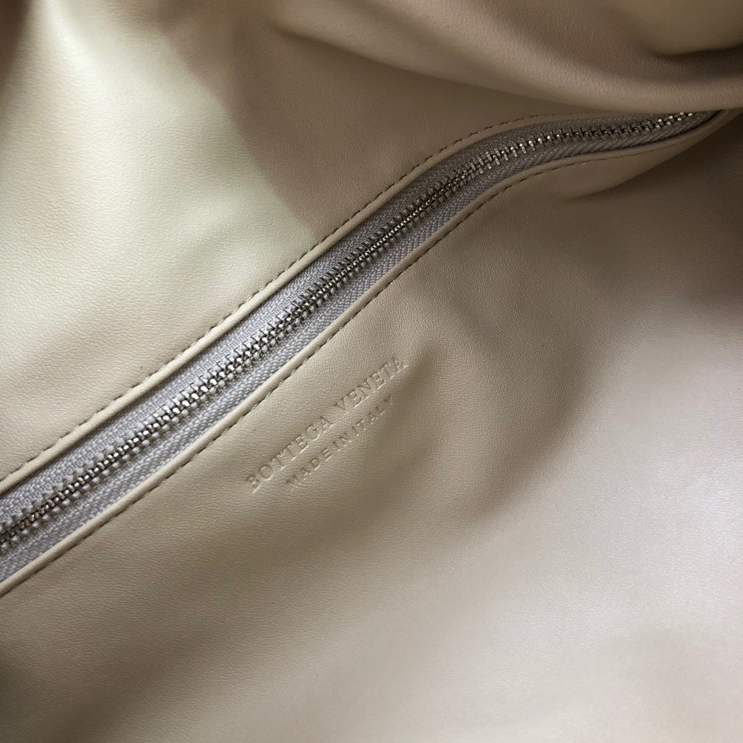 [TOP] Bottega Veneta BV  Jodie Shoulder Bag - White