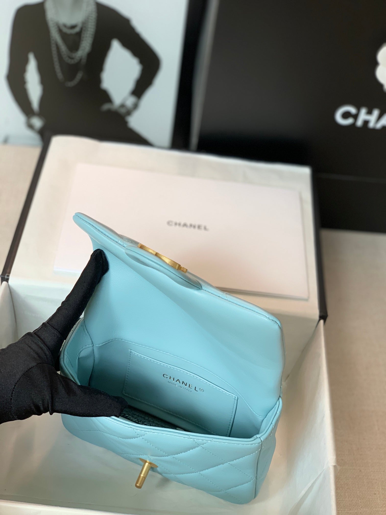 [TOP] CHANEL Flap Bag w Enamels Mini - Blue