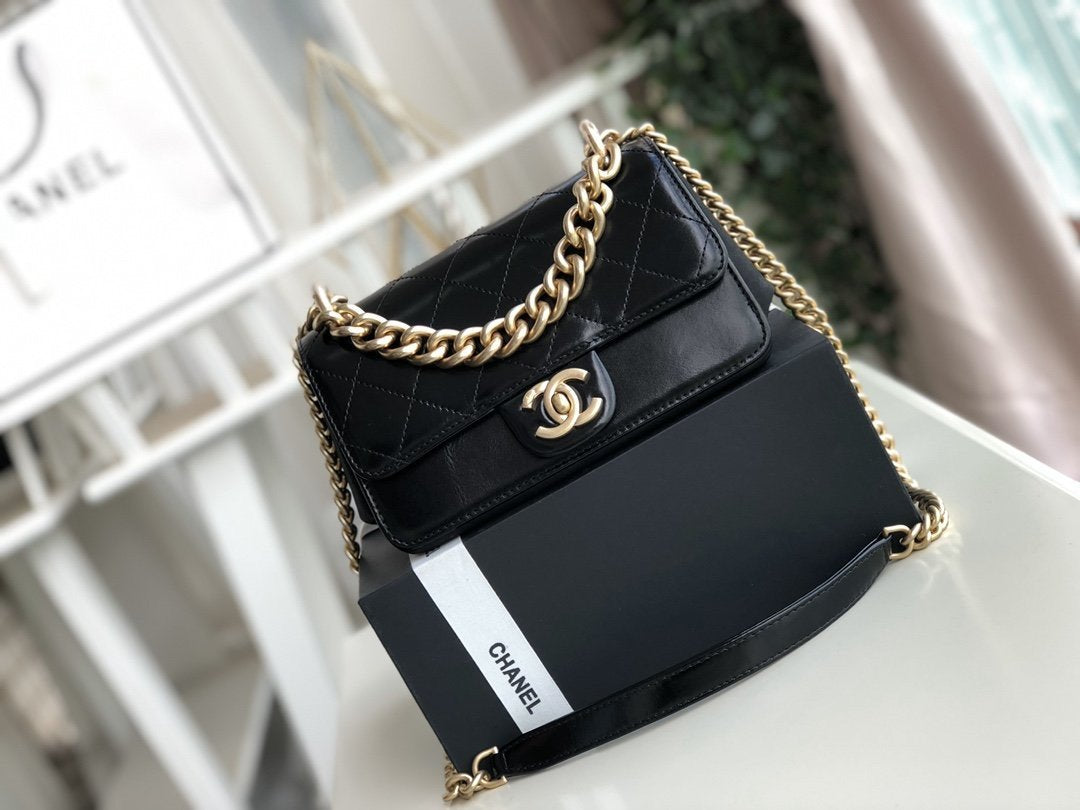 [TOP] CHANEL Classic Flab Bag Straight Lined Aged Lambskin Mini 20cm - Black & GHW