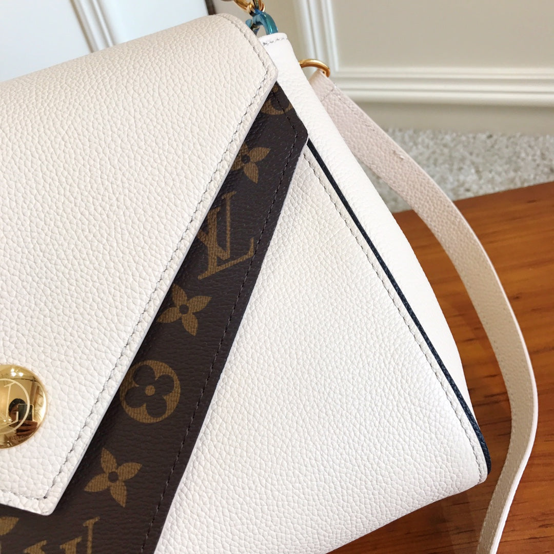 [TOP] Louis Vuitton LV L*V Double V Top Handle Bag 28×19×16.5CM- Cream