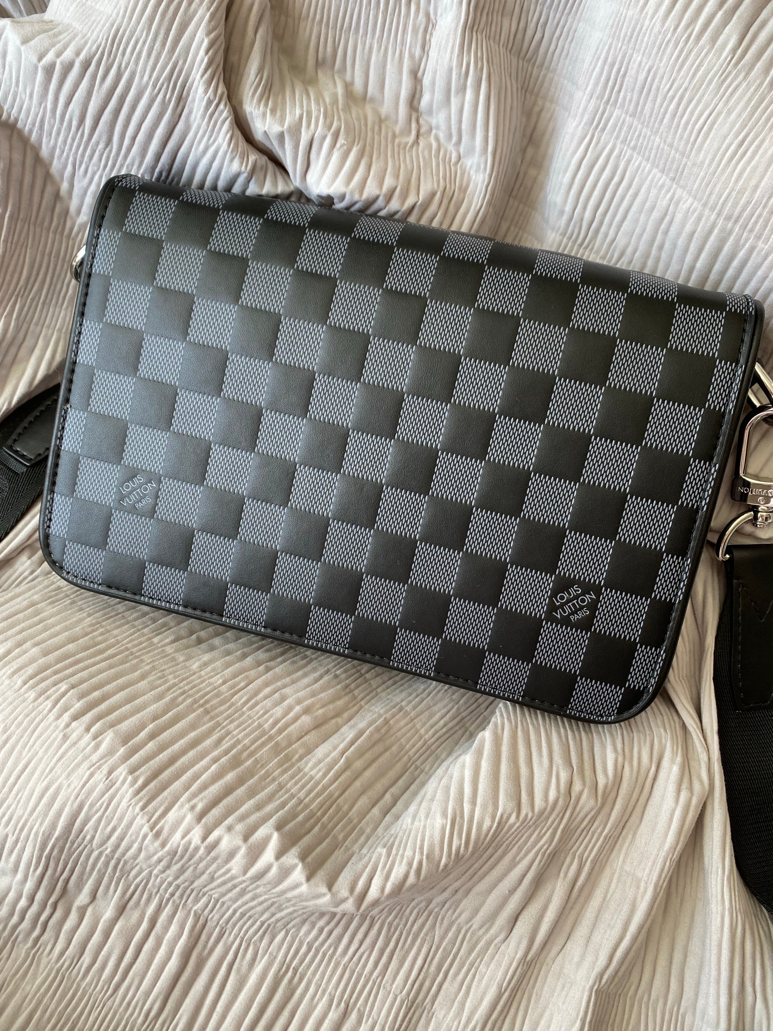 [TOP] Louis Vuitton LV  Messenger Bag 24 x 14 x 5 cm- Black