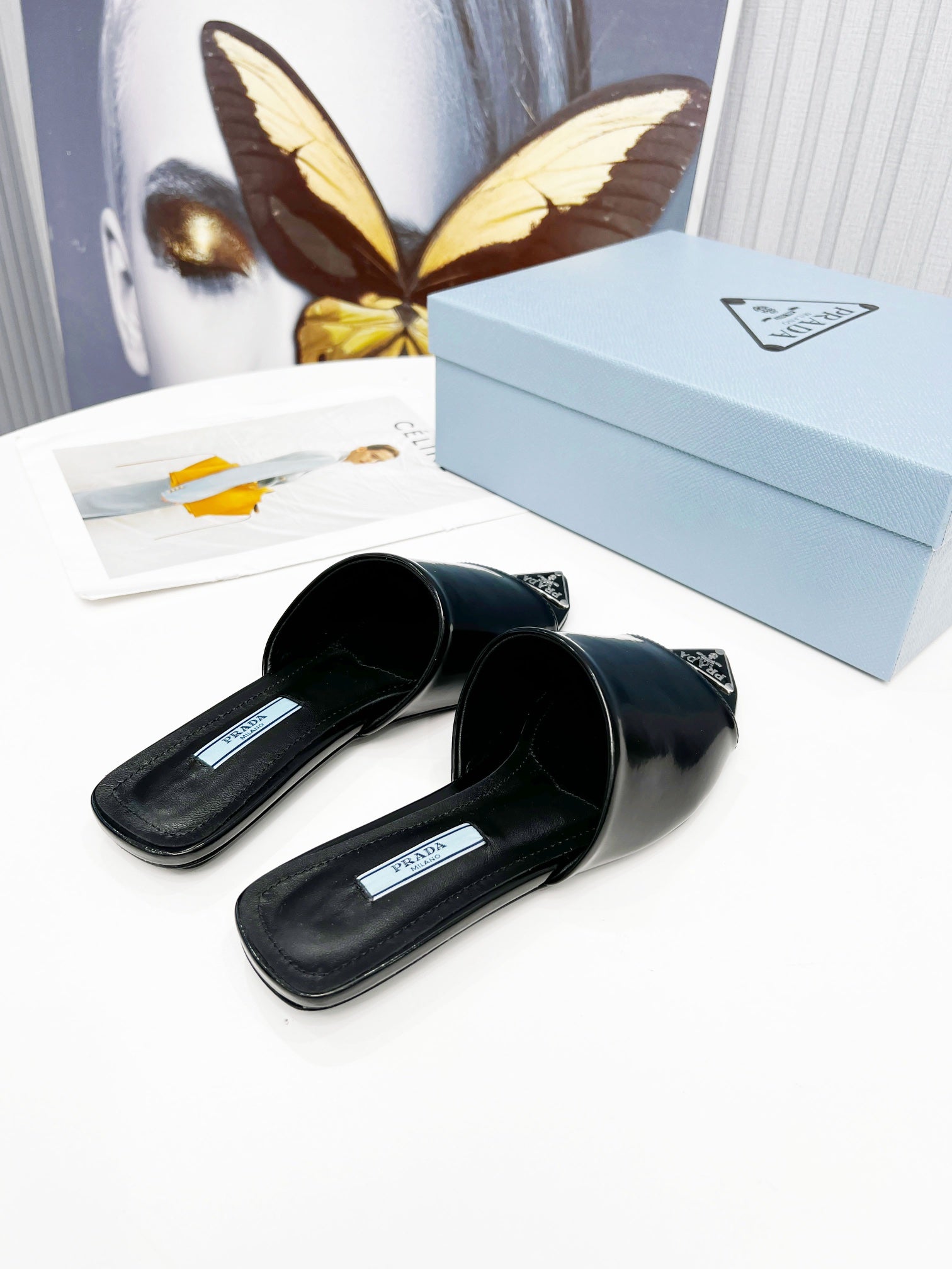 [TOP] PRADA Sleek Line Enamel Triangle Logo Brushed Leather - Black