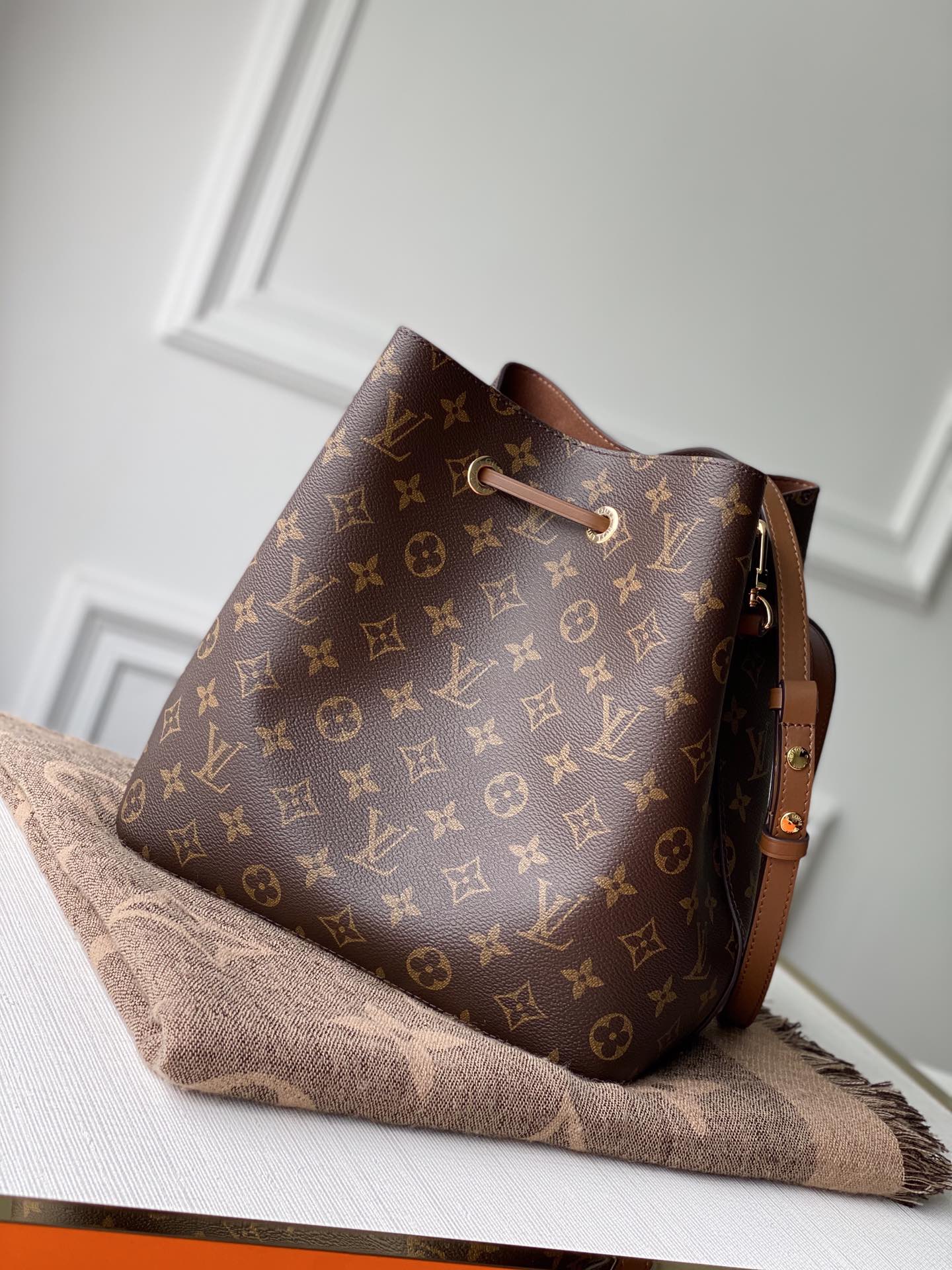 [TOP] Louis Vuitton LV Noe Monogram HandBag 26*26*17.5cm - Brown