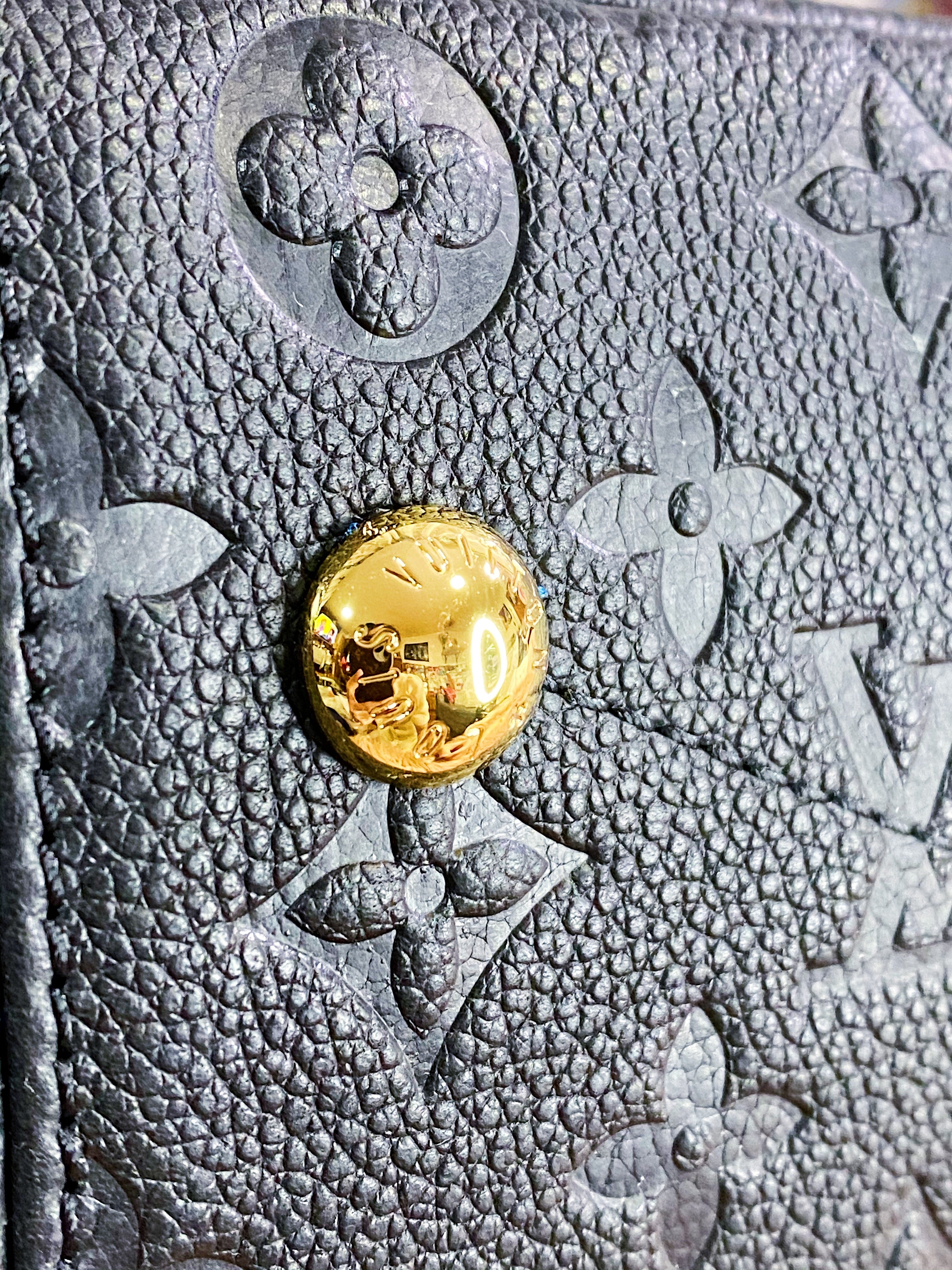 [TOP] Louis Vuitton LV £V Monogram Empreinte Noir Artsy MM 41 x 32 x 22 cm-Black