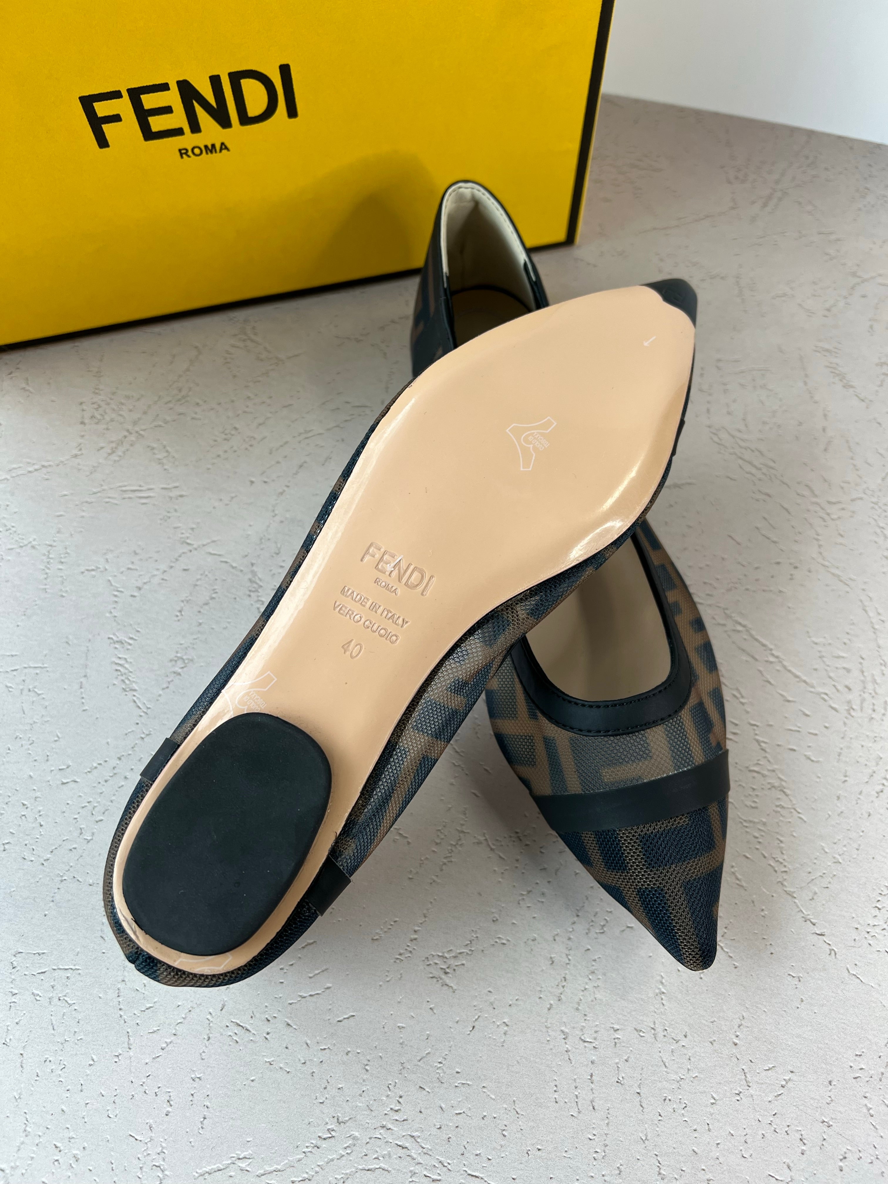 [TOP] FENDI FENDI Colibri Mesh Pointy Toes Flat Sandals