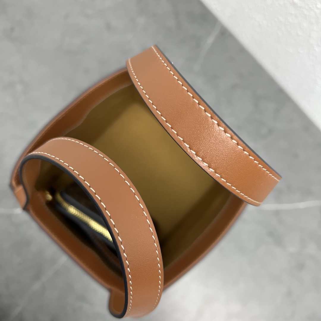 [TOP] CELINE Cuir Triomphe Handbag 15x15x15cm