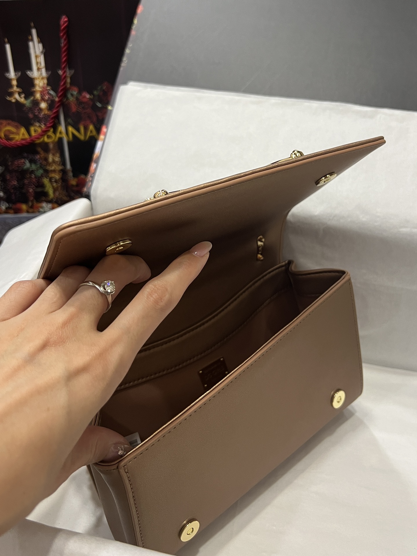 [TOP] Dolce & Gabbana D&G Polished Calfskin DG Girls Bag 21*4*15 - Brown