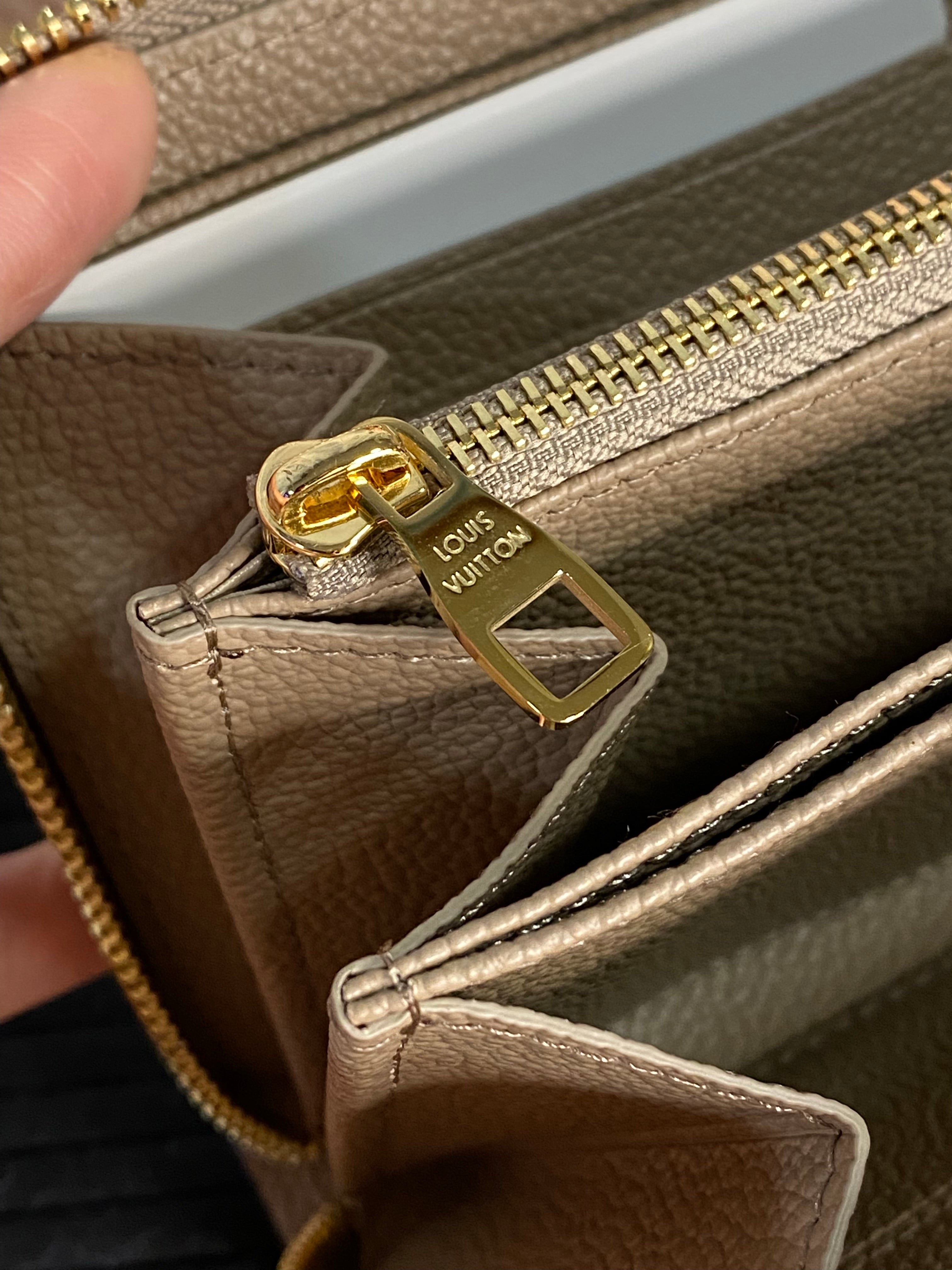 [TOP] Louis Vuitton LV LV Zippy Wallet Empreinte - Turtle Dove