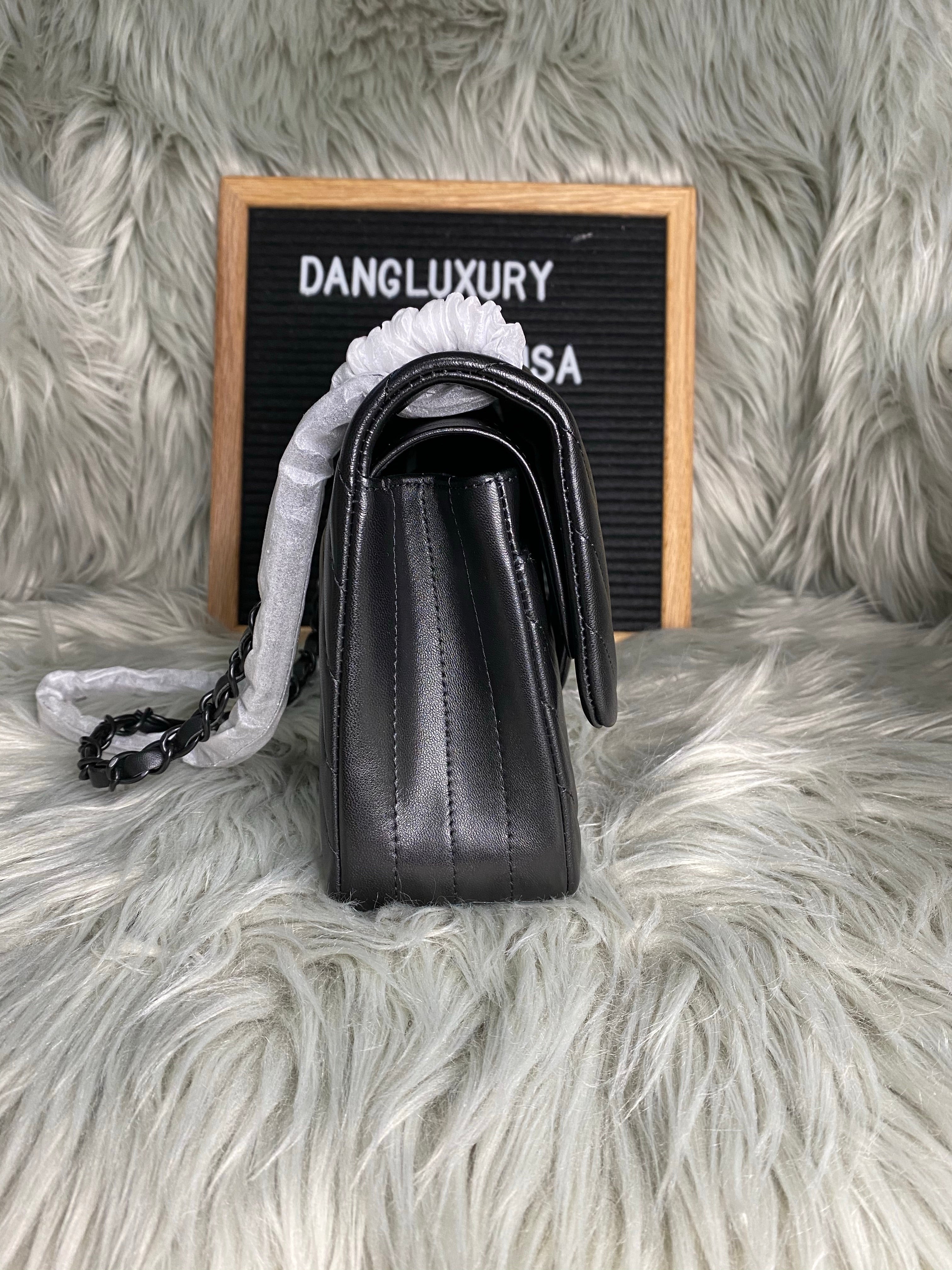 [TOP] CHANEL Classic Flap Bag Chevron Lambskin Medium 25.5cm – All Black