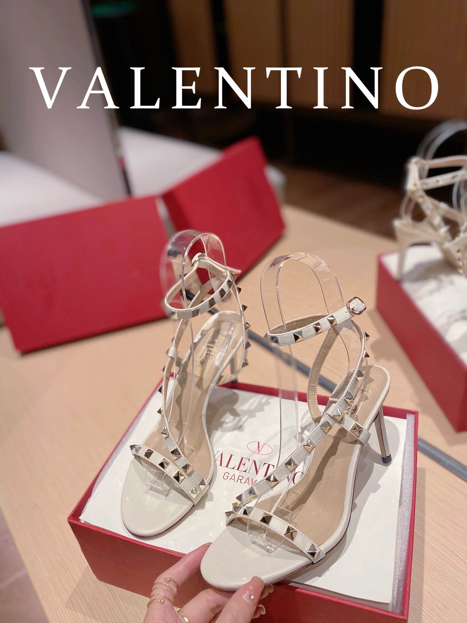 [TOP] VALENTINO  Rockstud Asymmetrical Slingback Sandals - White