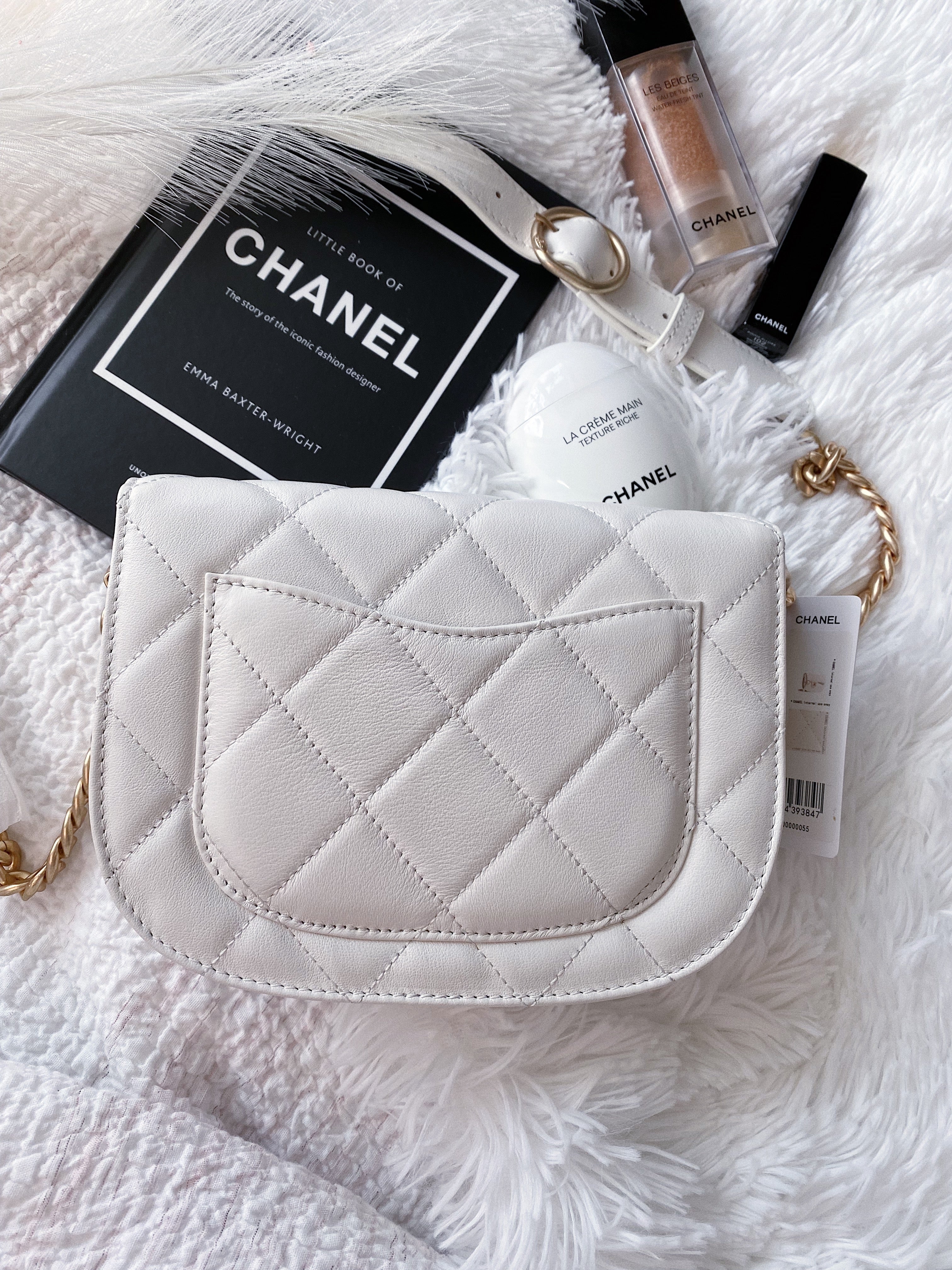 [TOP] CHANEL Messenger Bag Calfskin Mini - White