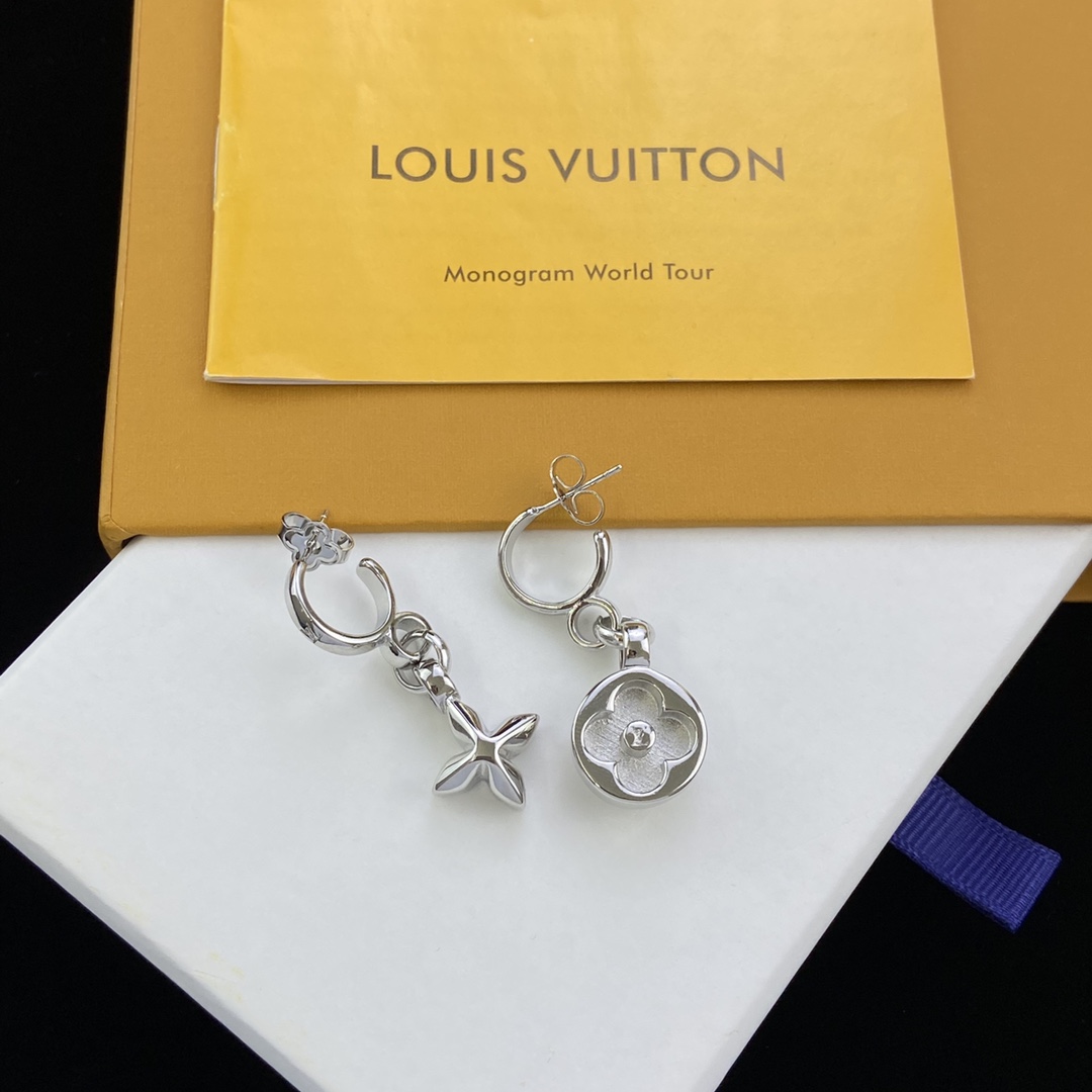 [TOP] Louis Vuitton LV Blossom Earrings