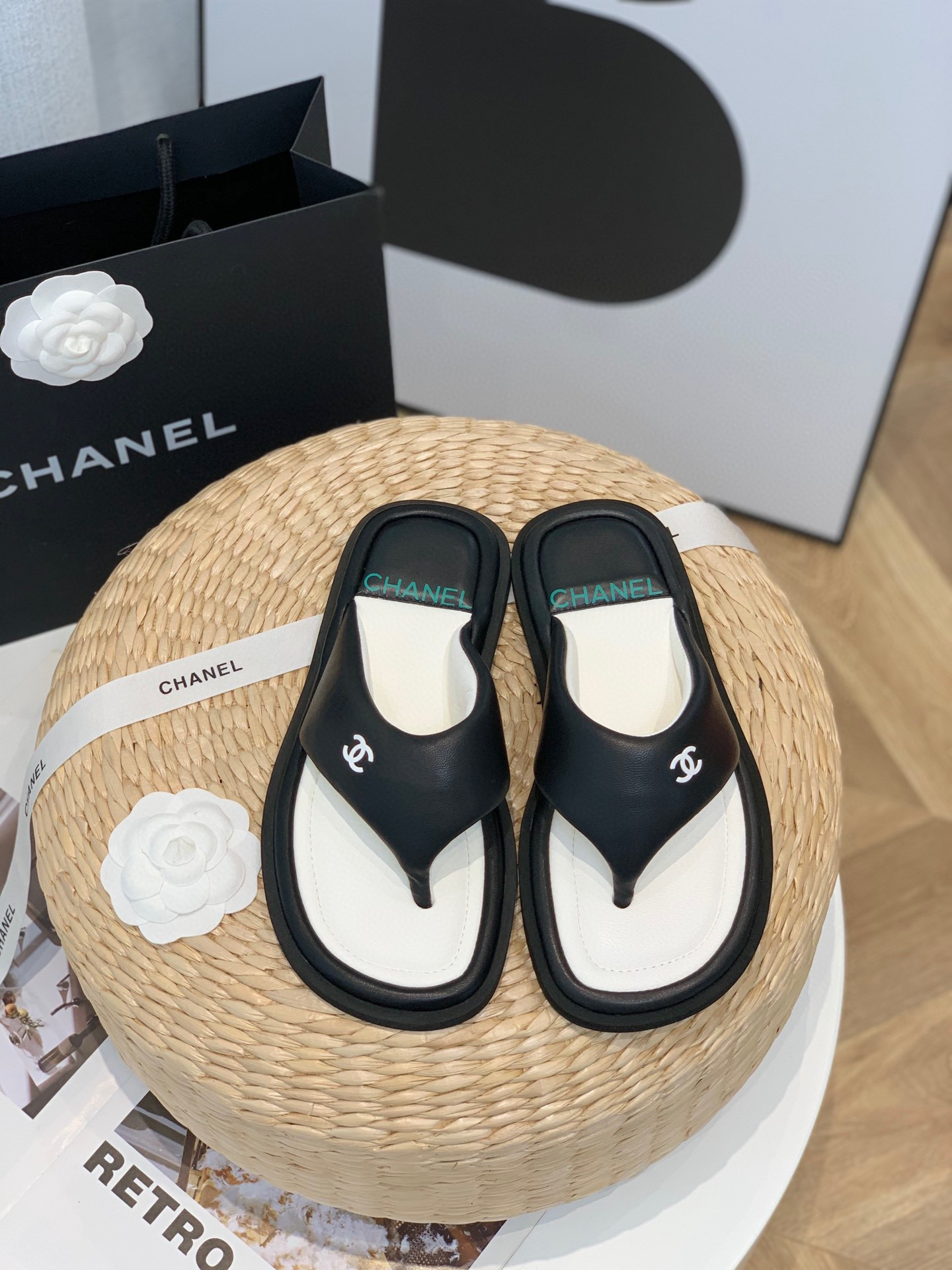 [TOP] CHANEL Puffy Thong Sandals Lambskin - 7 Colours