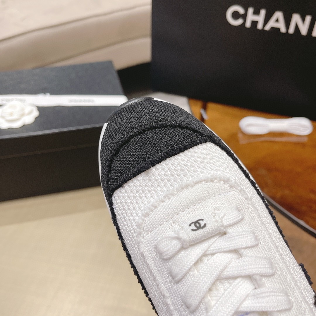 [TOP] CHANEL Sneaker - White & Black