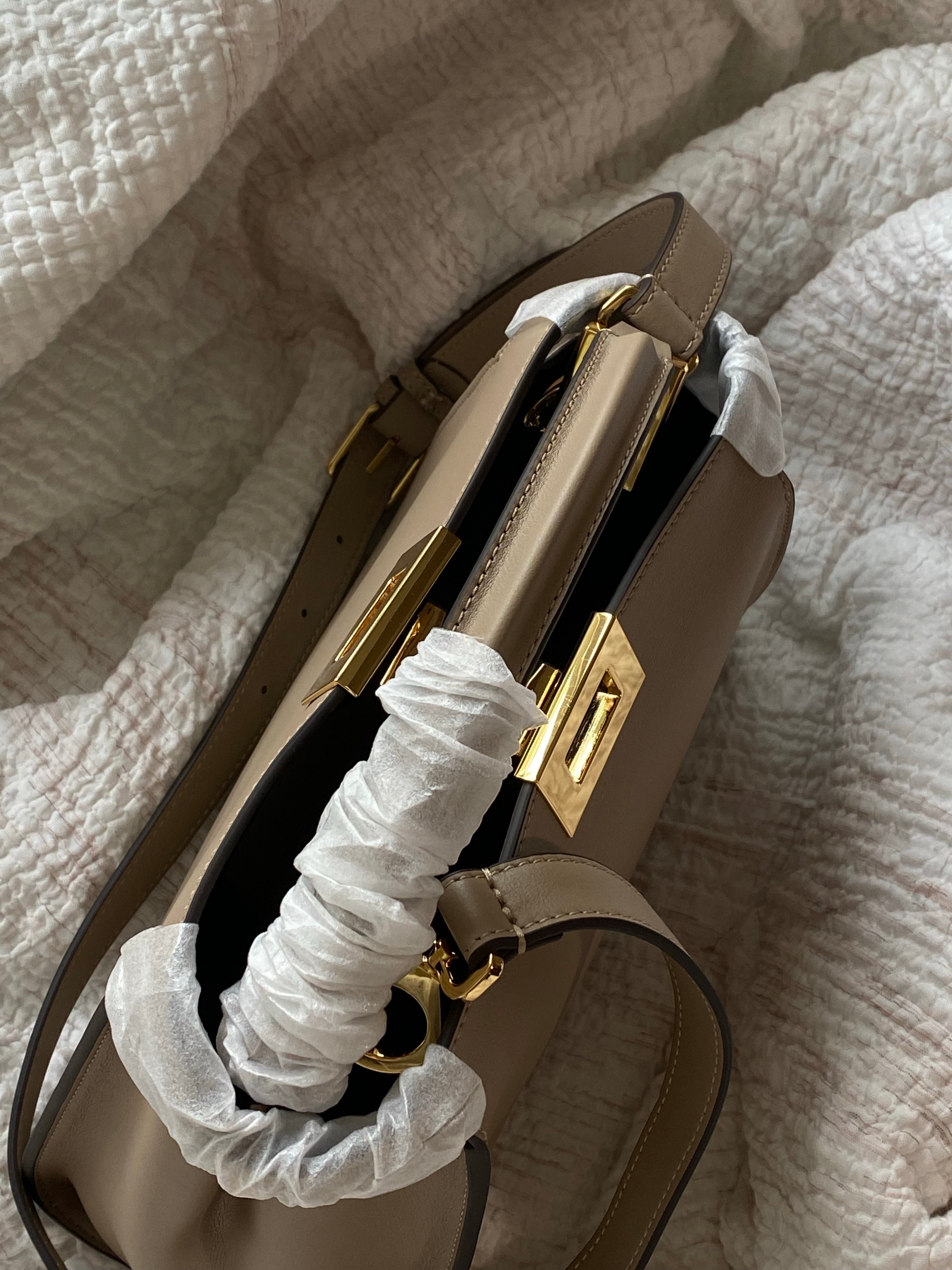 [TOP] FENDI Peekaboo Essentially Medium Bag - Tan