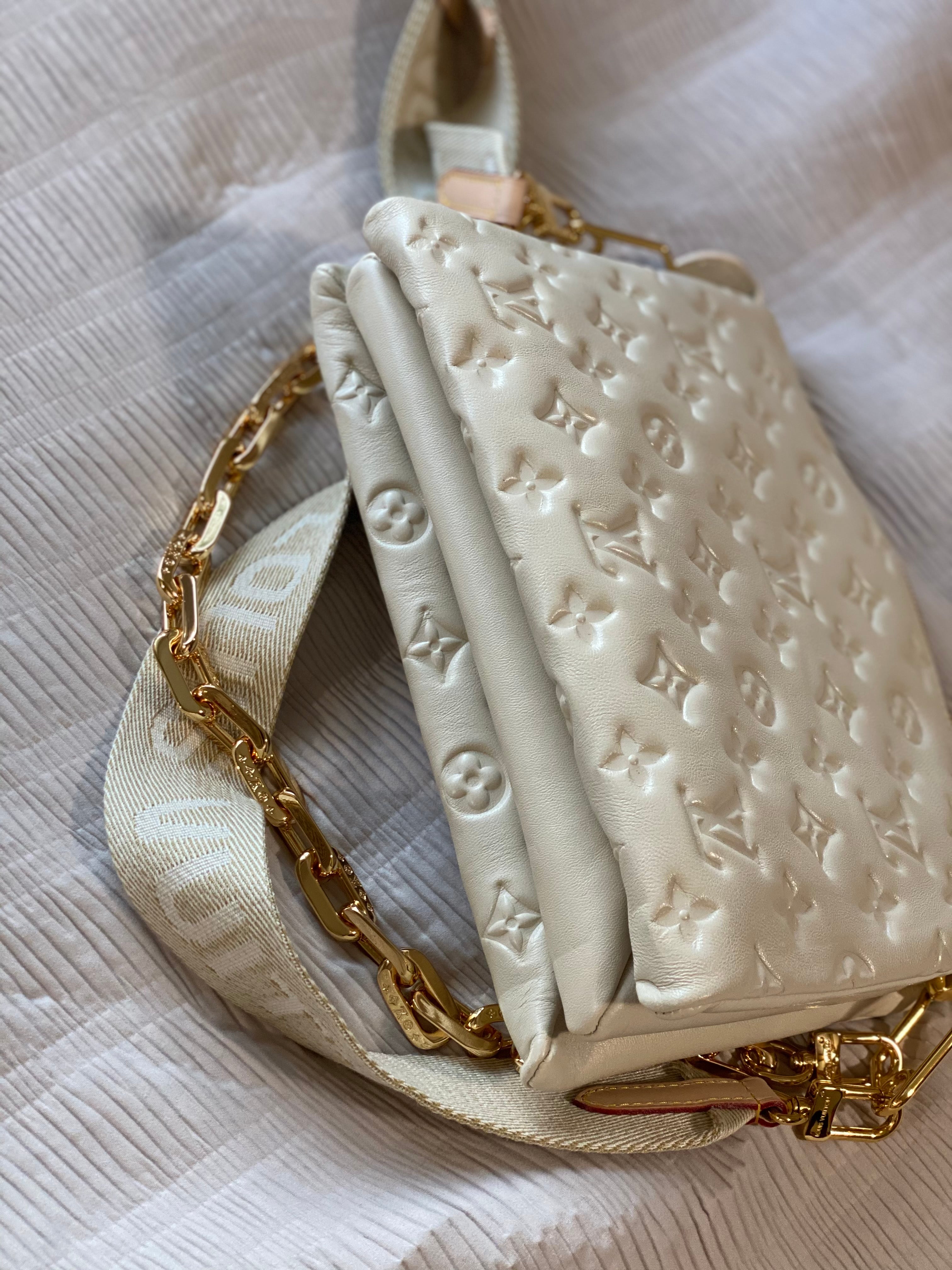 [TOP] Louis Vuitton LV Coussin 26x20x12cm - Cream