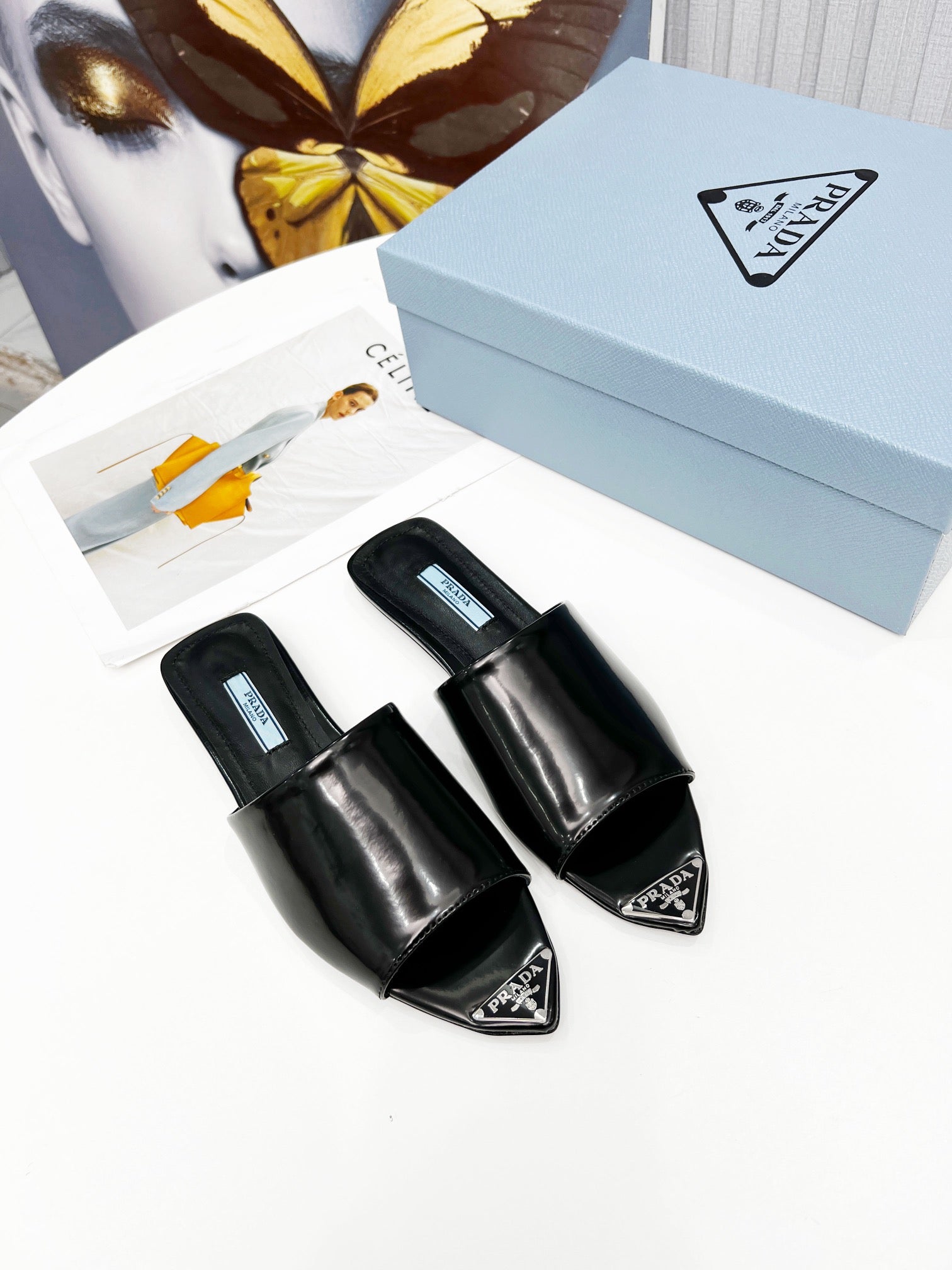 [TOP] PRADA Sleek Line Enamel Triangle Logo Brushed Leather - Black